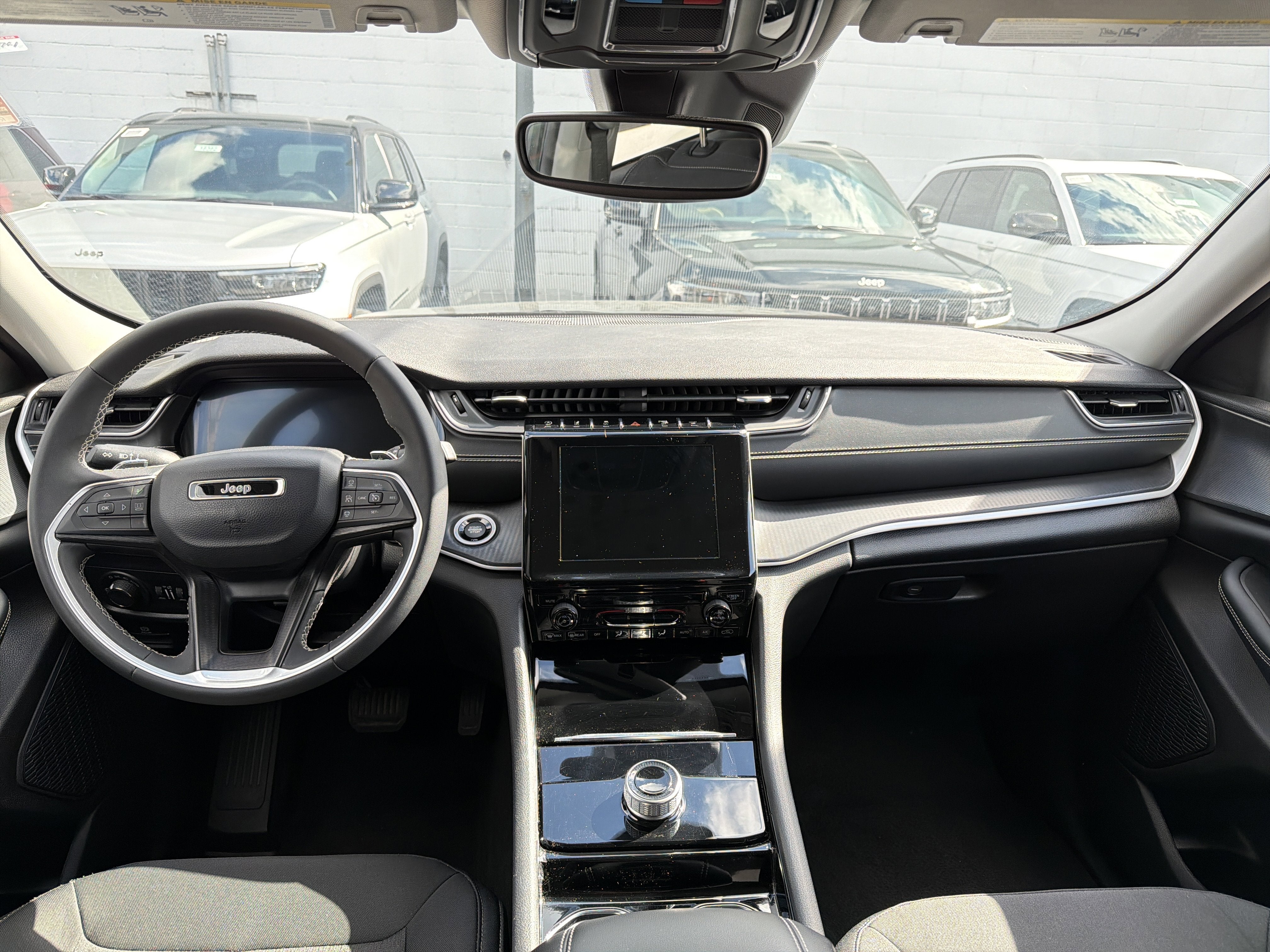 2023 Jeep Grand Cherokee Laredo