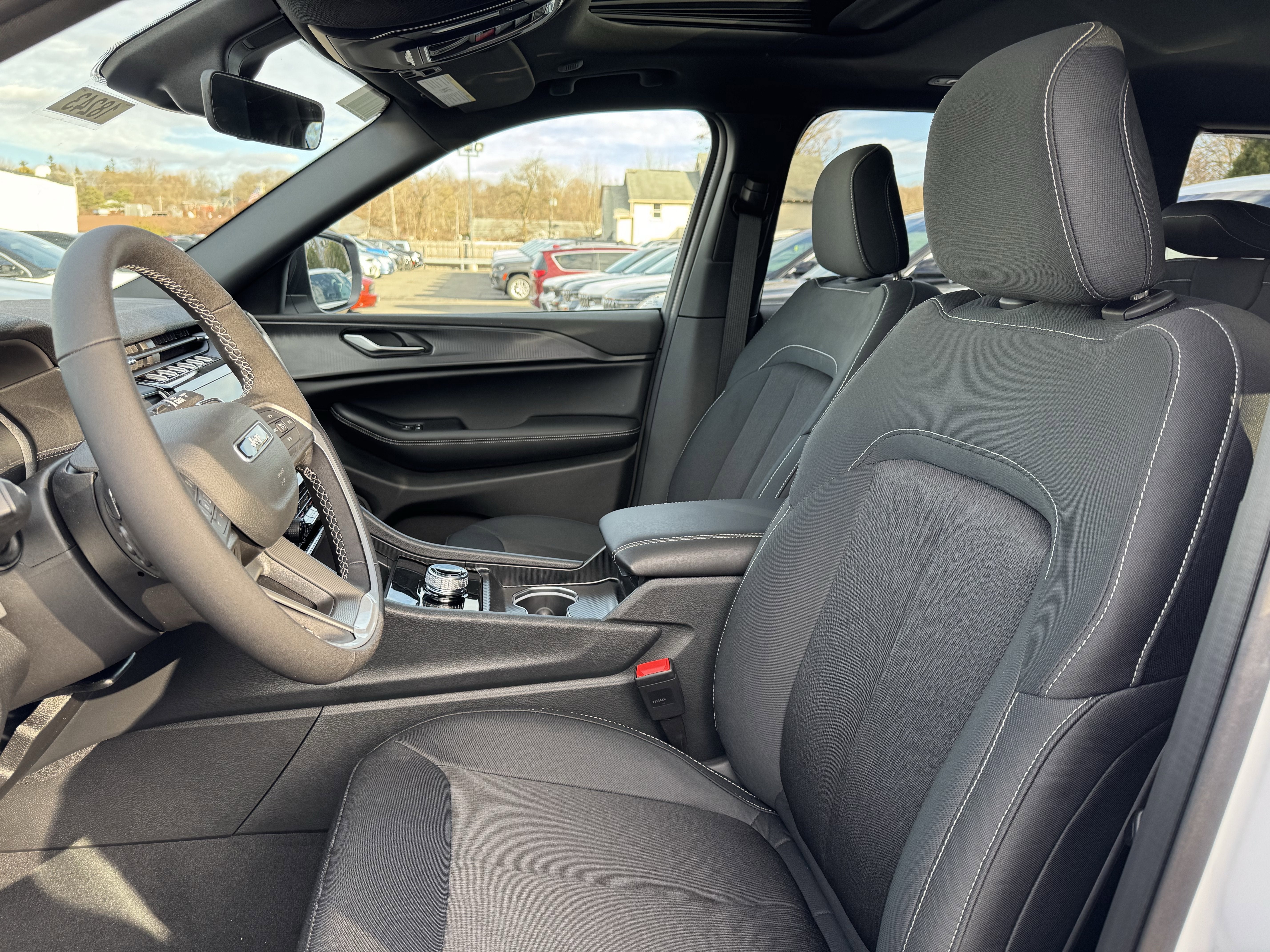 2025 Jeep Grand Cherokee GRAND CHEROKEE LAREDO X 4X4