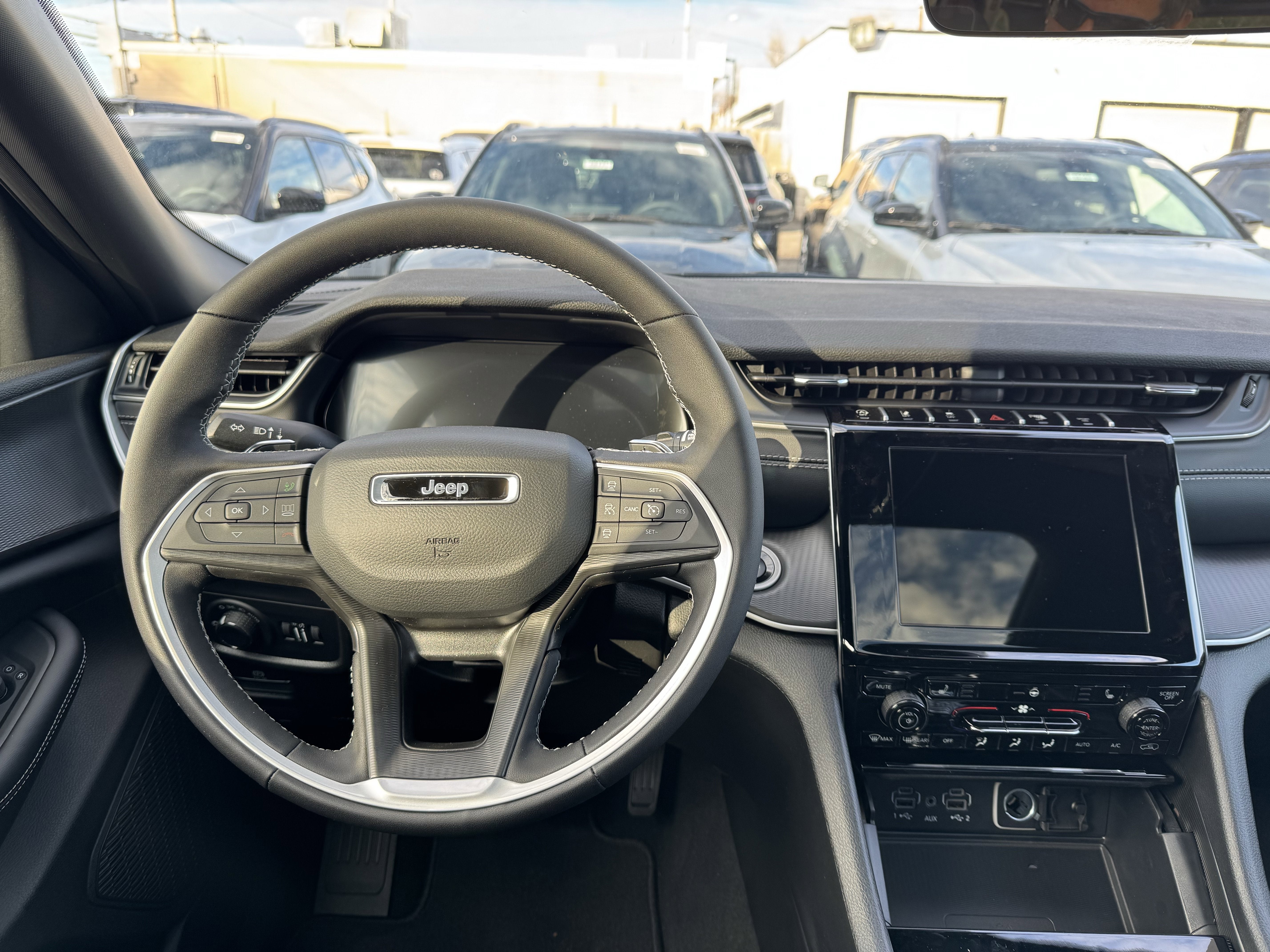 2025 Jeep Grand Cherokee GRAND CHEROKEE LAREDO X 4X4