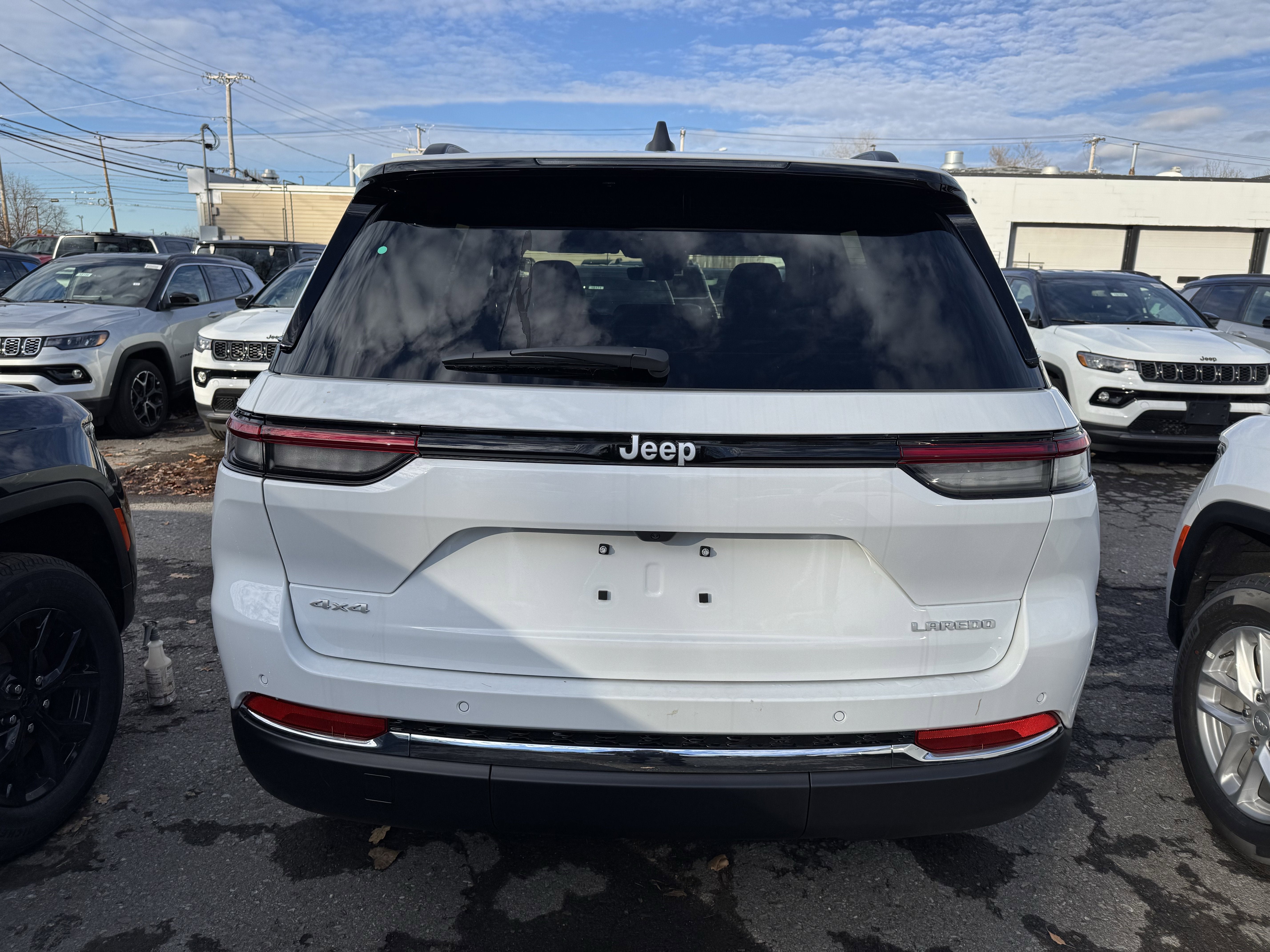 2025 Jeep Grand Cherokee GRAND CHEROKEE LAREDO X 4X4