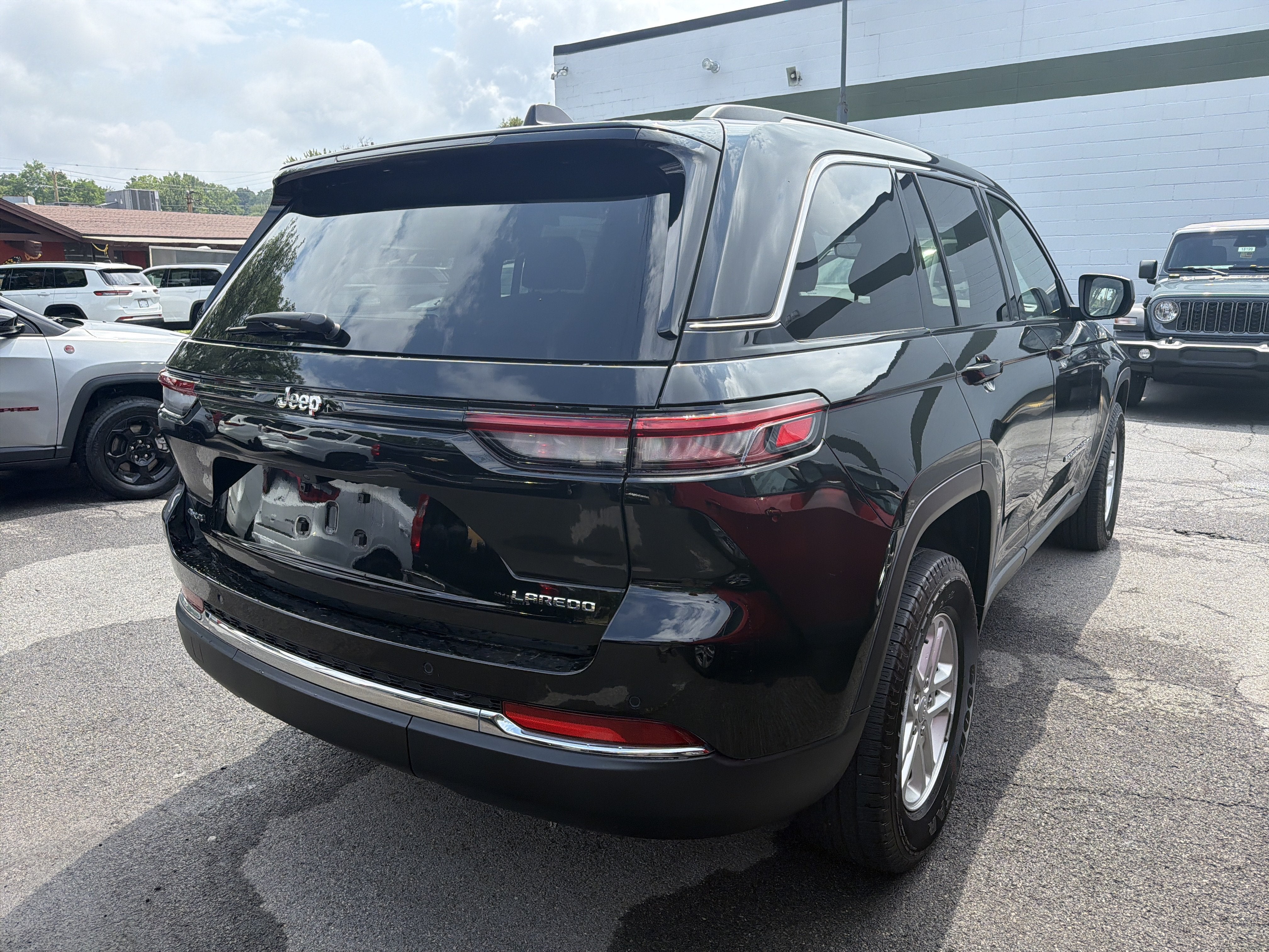2023 Jeep Grand Cherokee Laredo