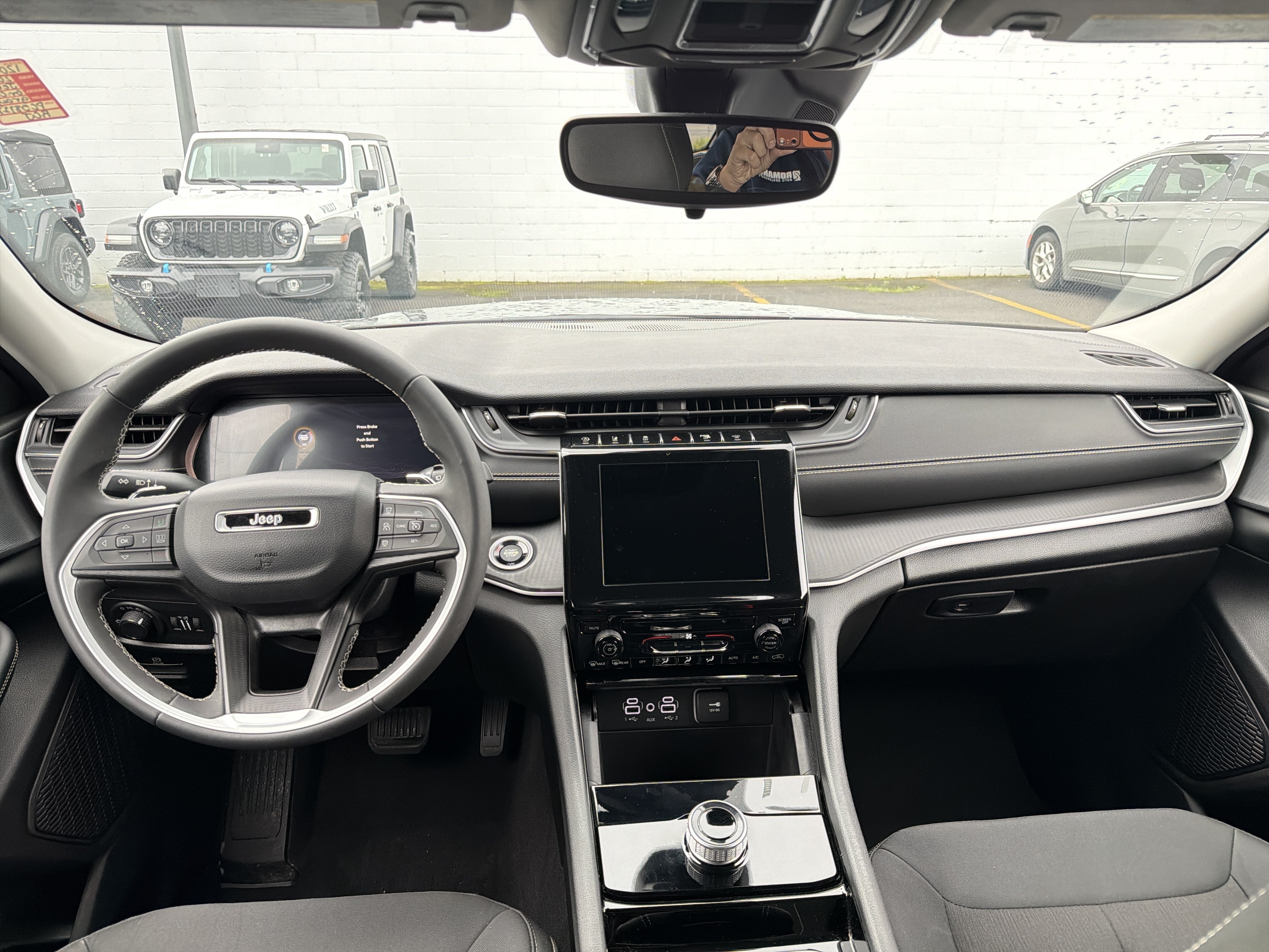 2023 Jeep Grand Cherokee Laredo