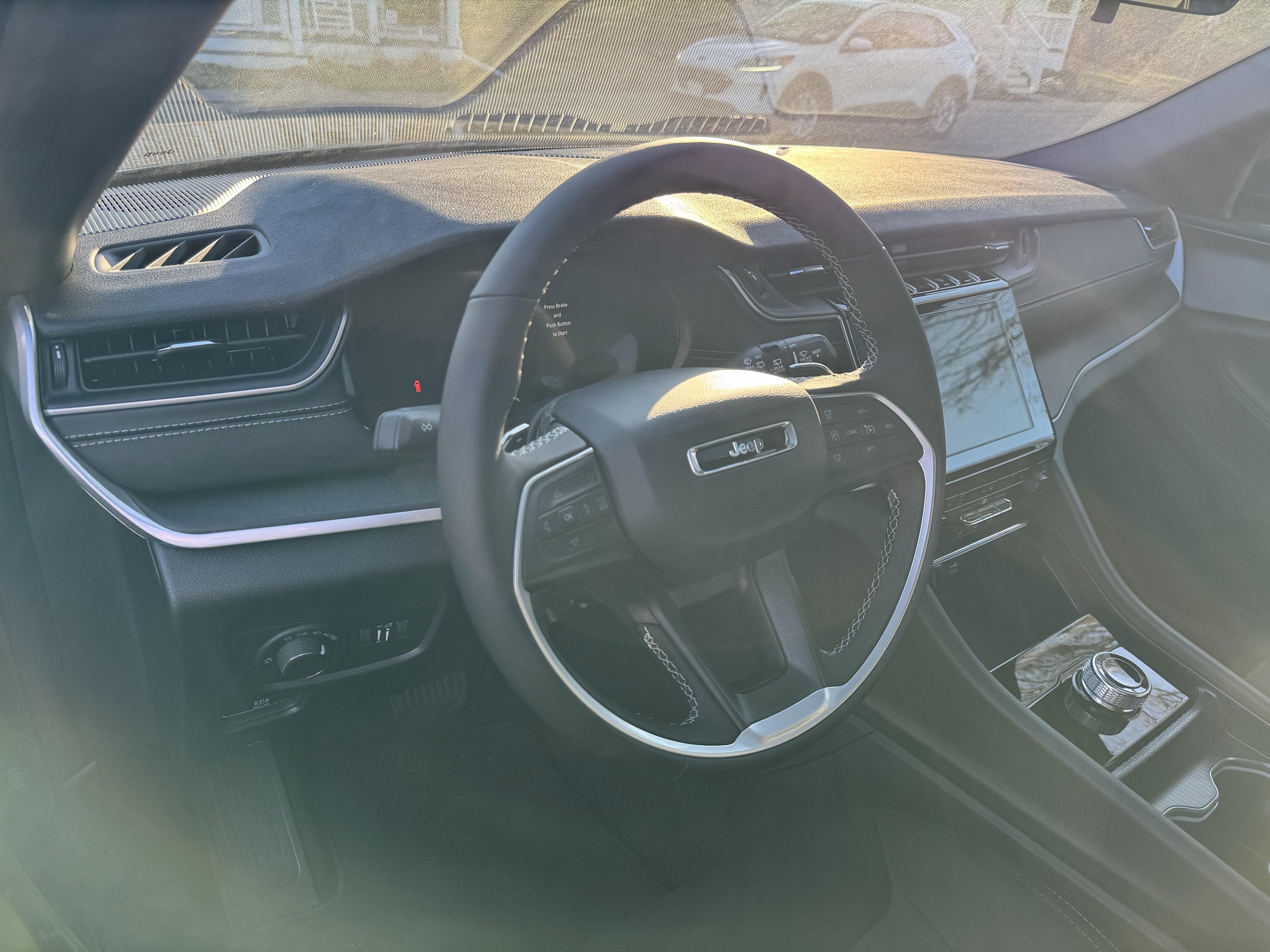 2025 Jeep Grand Cherokee GRAND CHEROKEE LAREDO X 4X4