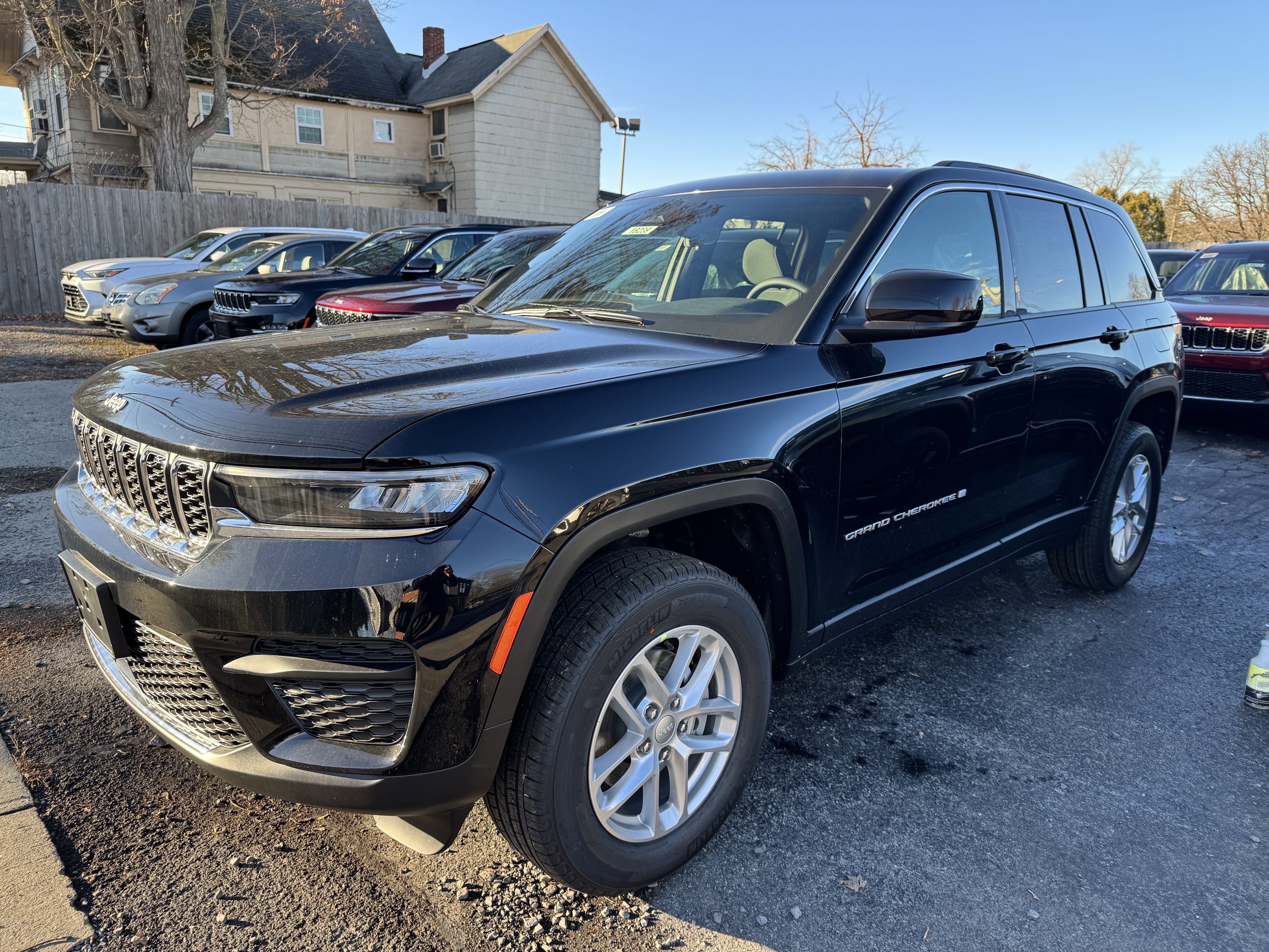 2025 Jeep Grand Cherokee GRAND CHEROKEE LAREDO X 4X4