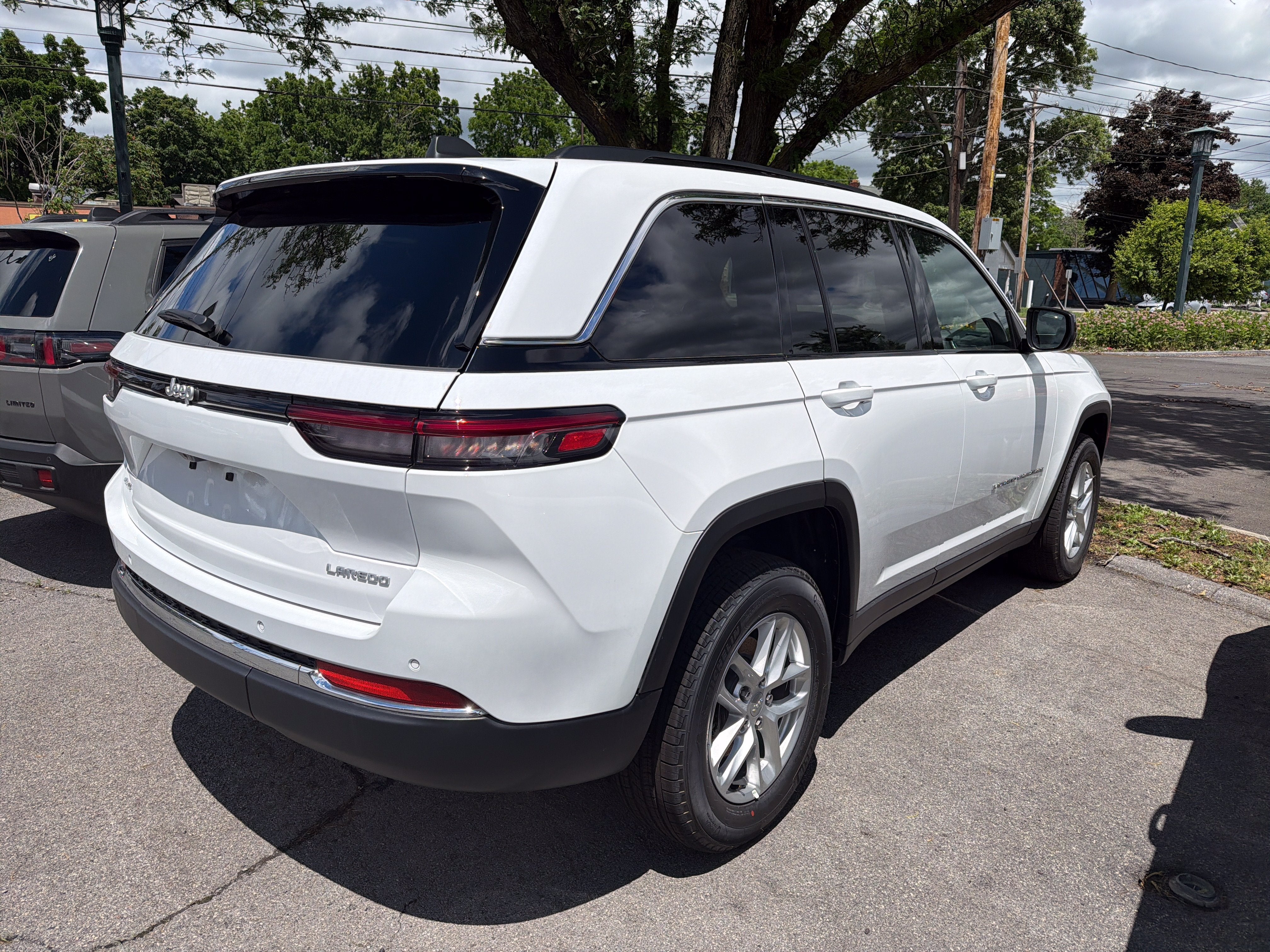 2026 Jeep Grand Cherokee Laredo