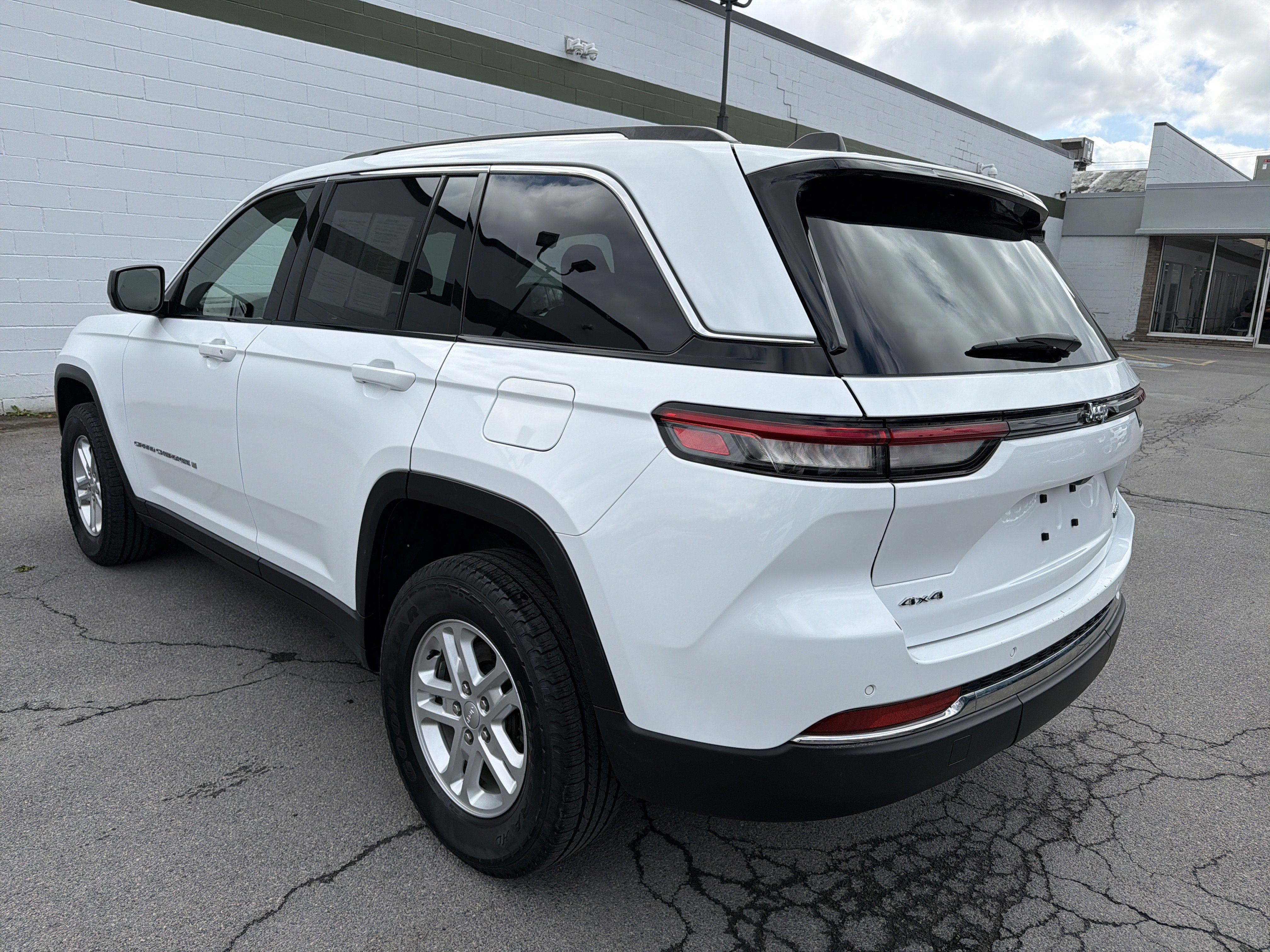 2023 Jeep Grand Cherokee Laredo