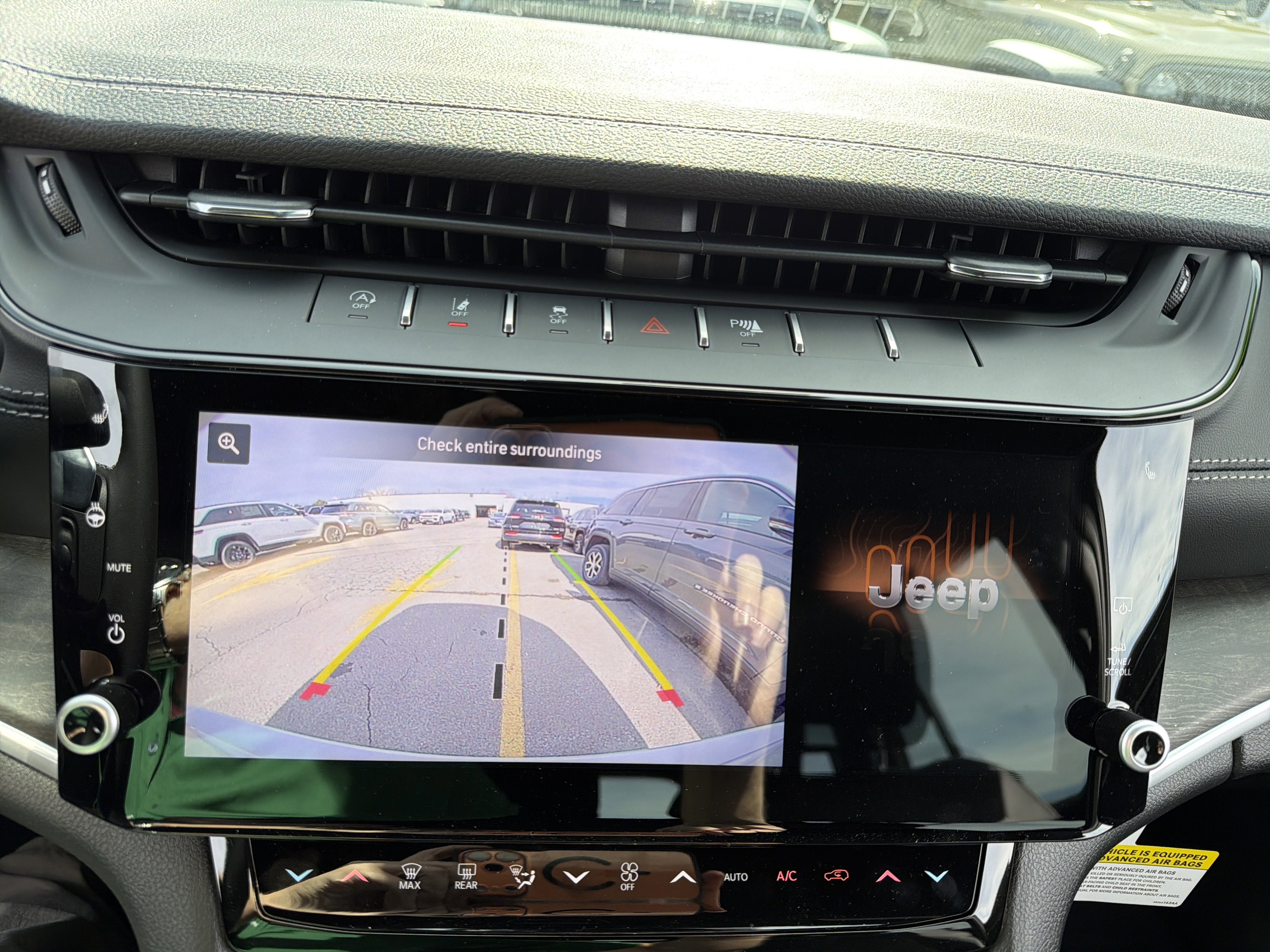 2026 Jeep Grand Cherokee Laredo Altitude