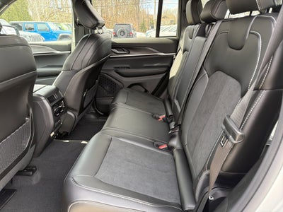 2026 Jeep Grand Cherokee Laredo Altitude