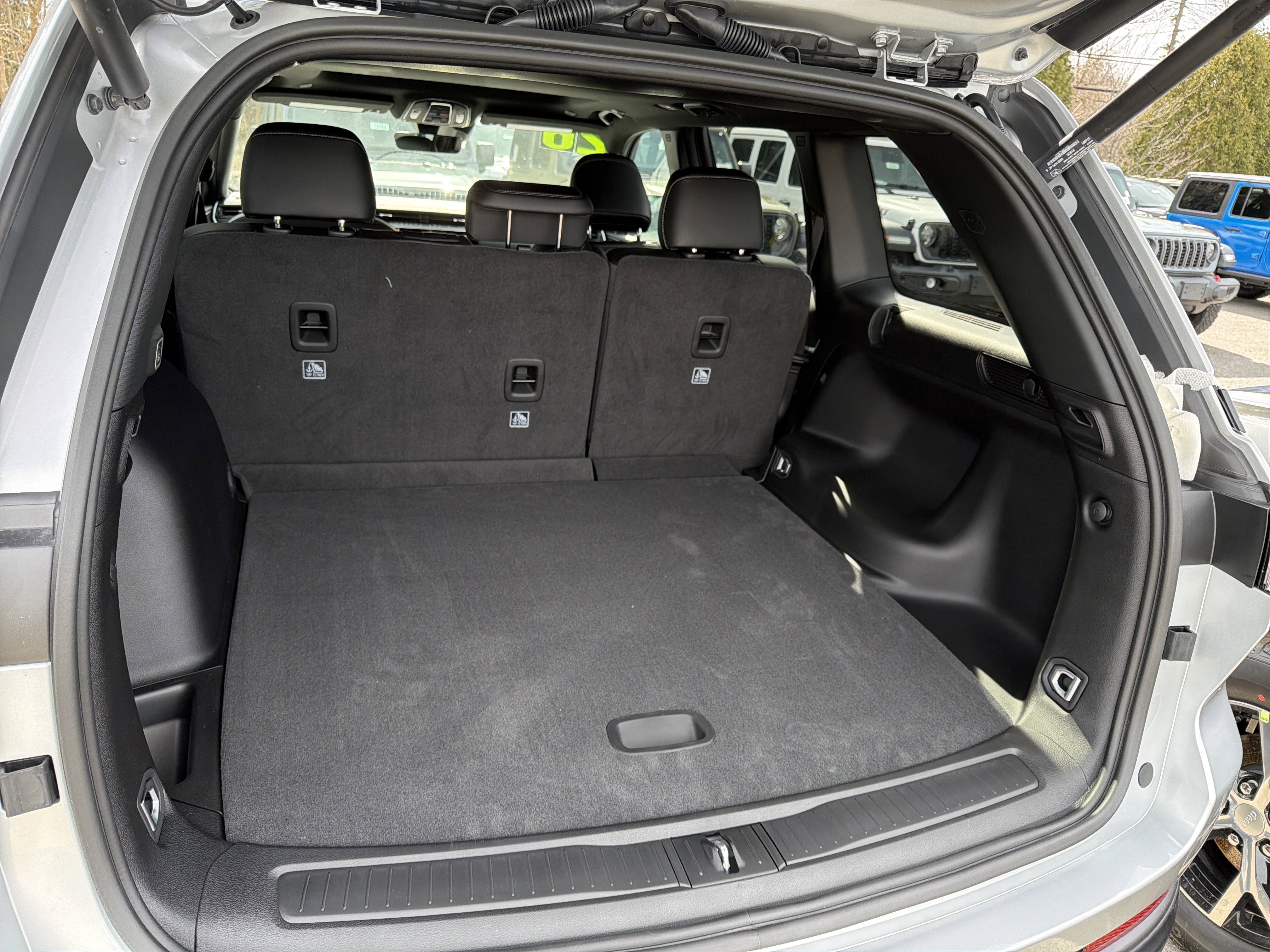 2026 Jeep Grand Cherokee Laredo Altitude