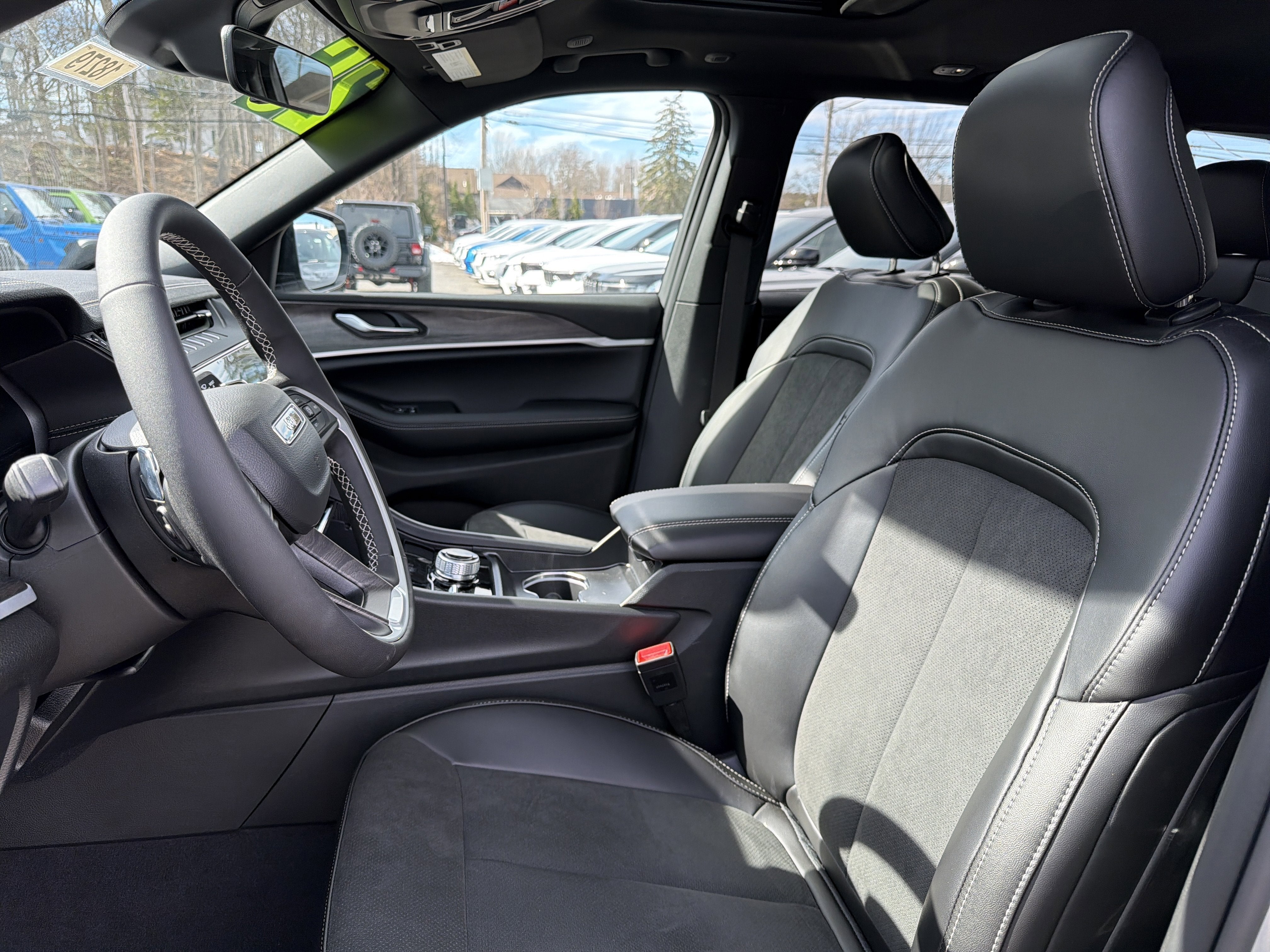 2026 Jeep Grand Cherokee Laredo Altitude