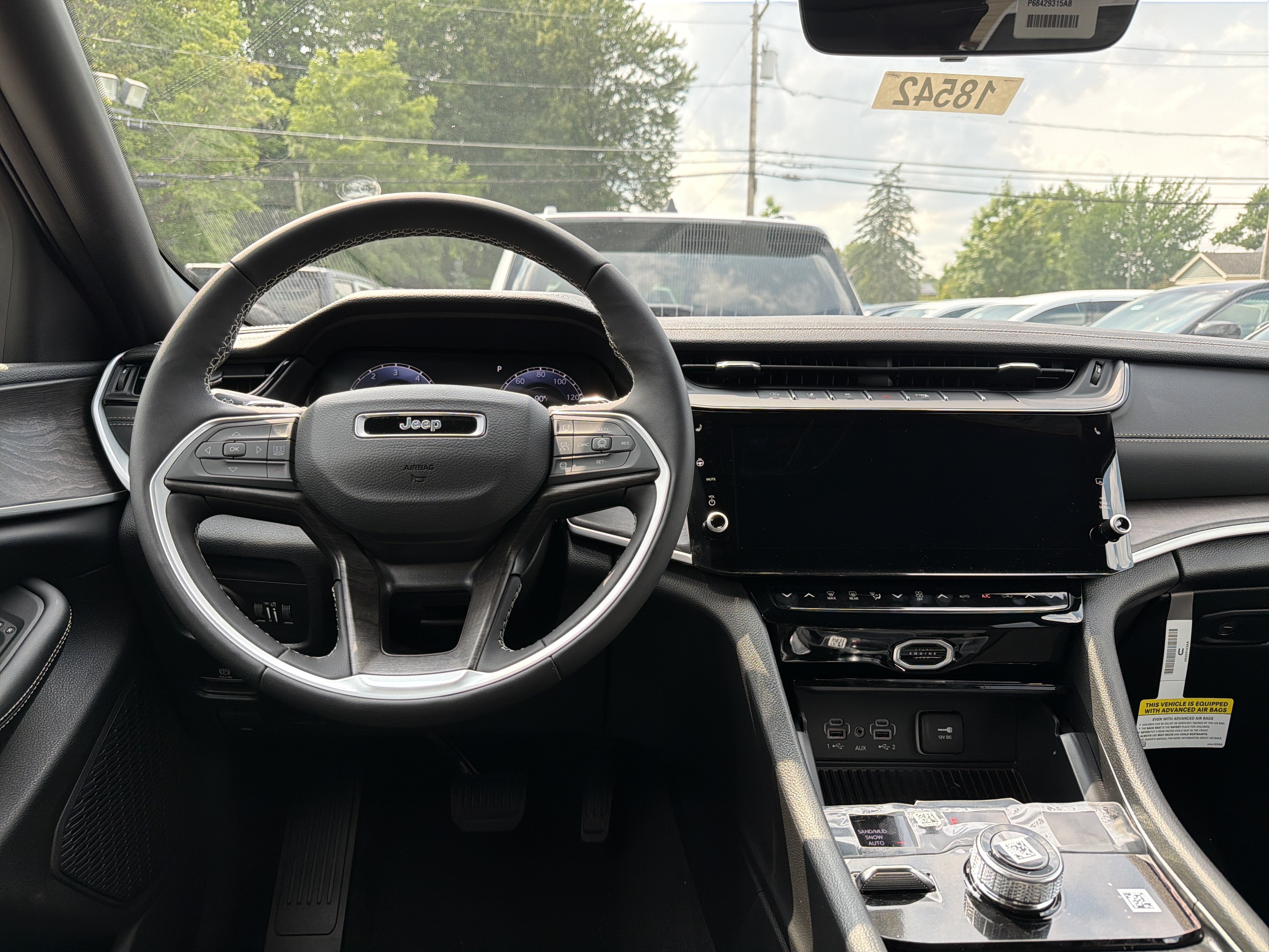 2026 Jeep Grand Cherokee Laredo Altitude