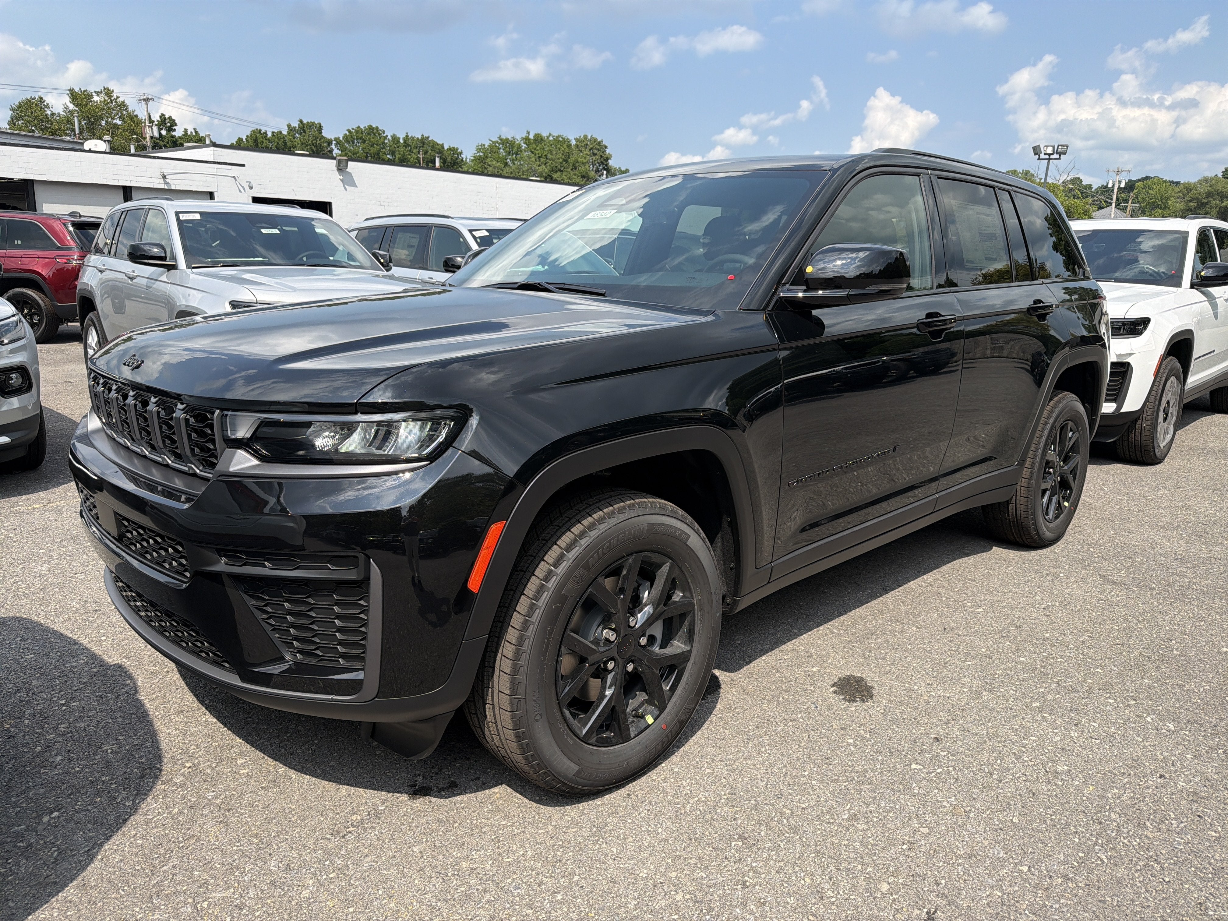 2026 Jeep Grand Cherokee Laredo Altitude