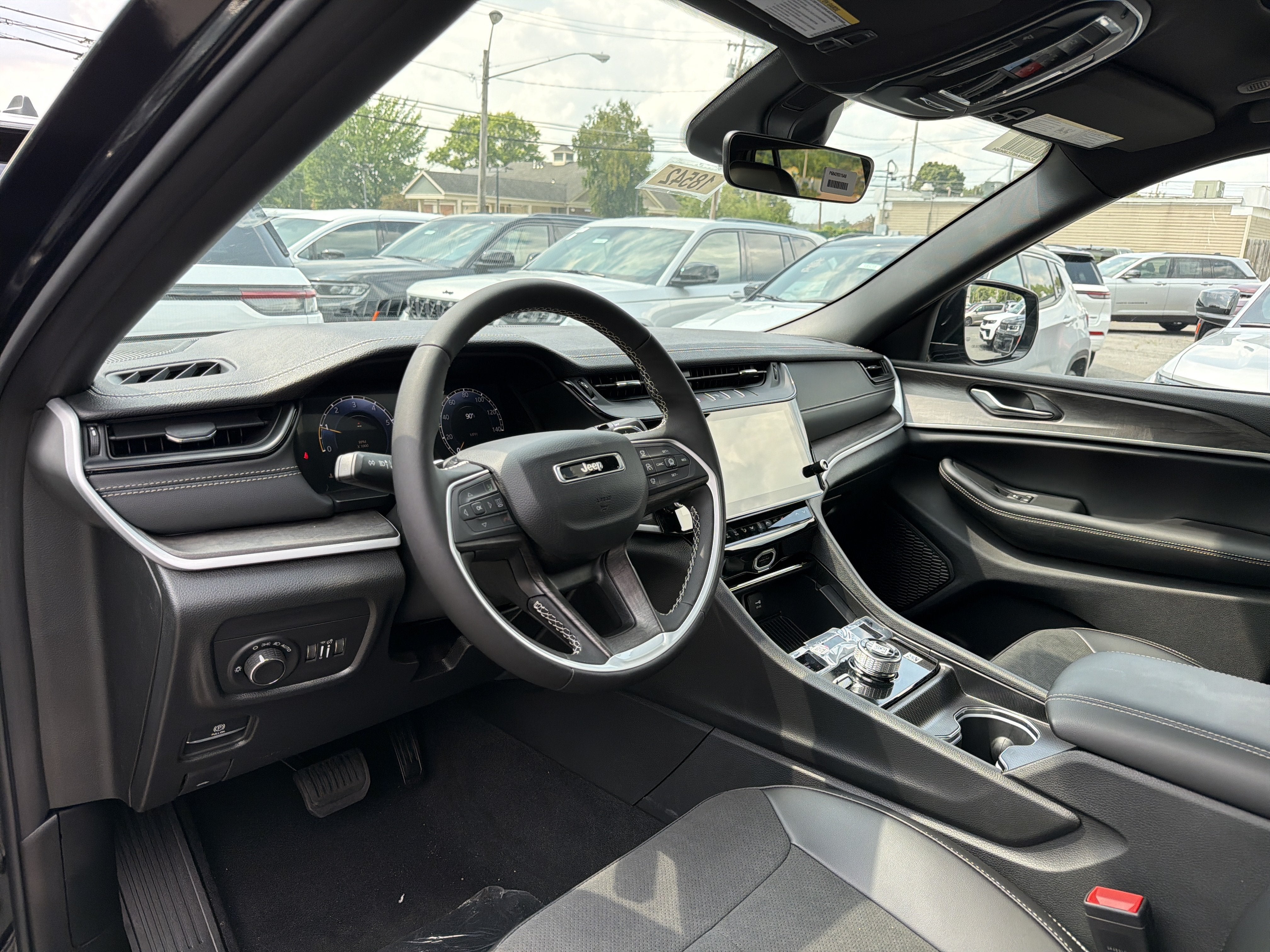 2026 Jeep Grand Cherokee Laredo Altitude