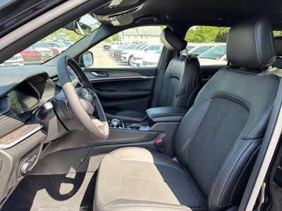 2026 Jeep Grand Cherokee Laredo Altitude