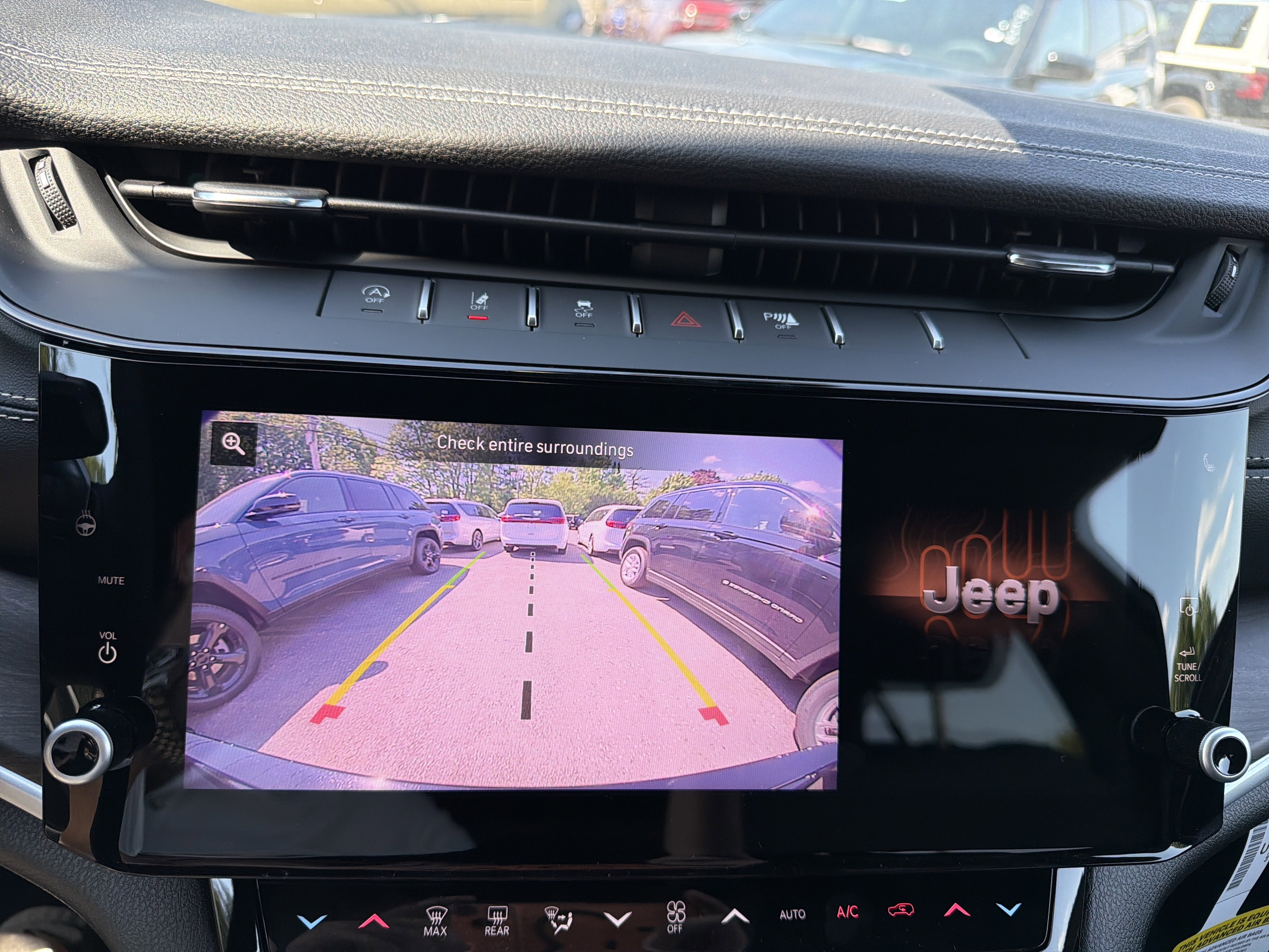 2026 Jeep Grand Cherokee Laredo Altitude