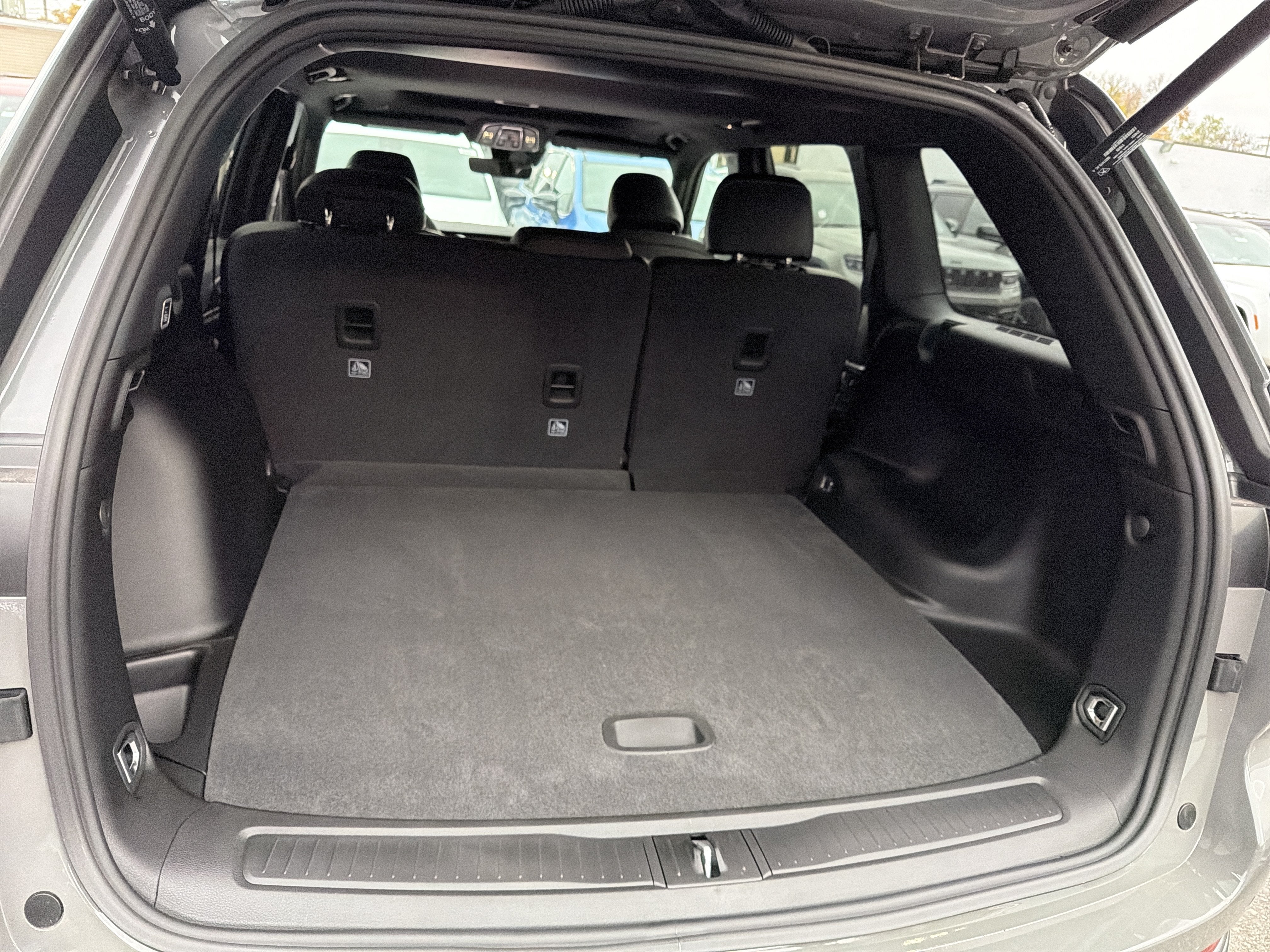 2027 Jeep Grand Cherokee Laredo Altitude