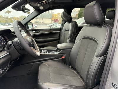 2027 Jeep Grand Cherokee Laredo Altitude