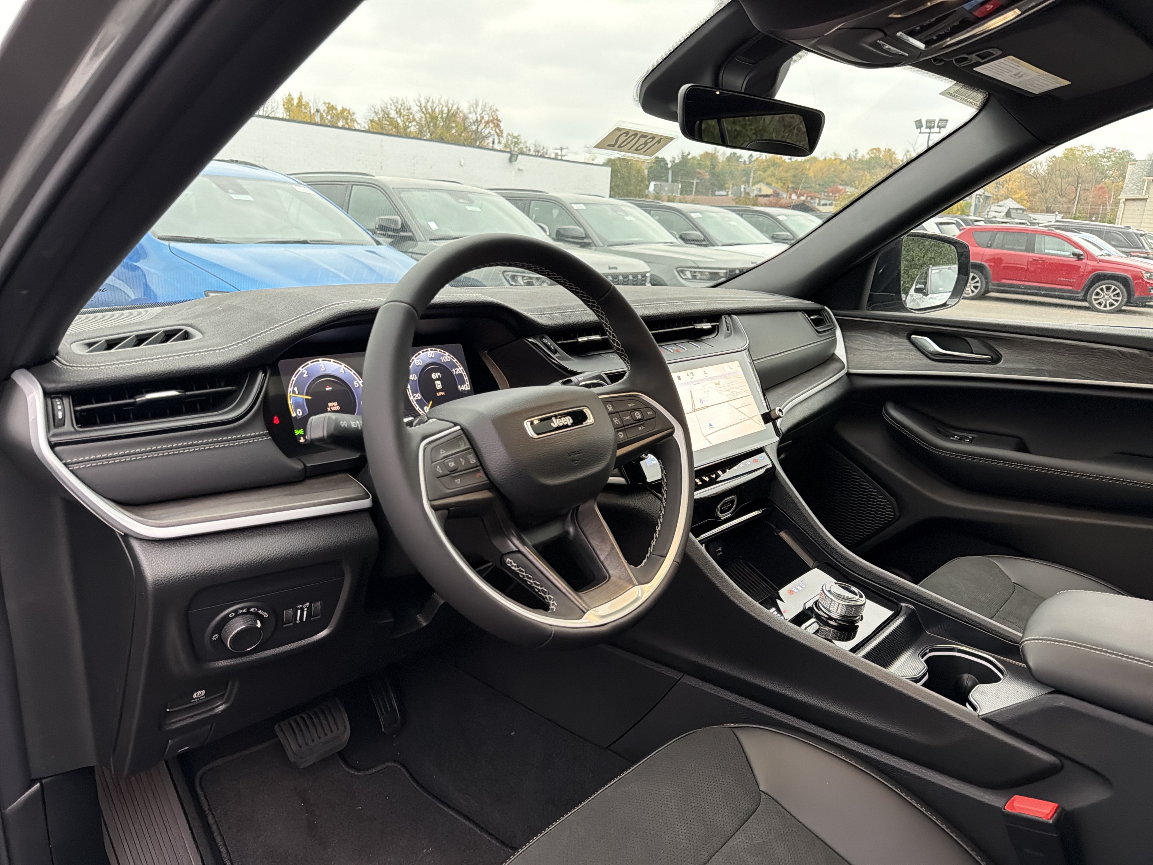 2027 Jeep Grand Cherokee Laredo Altitude