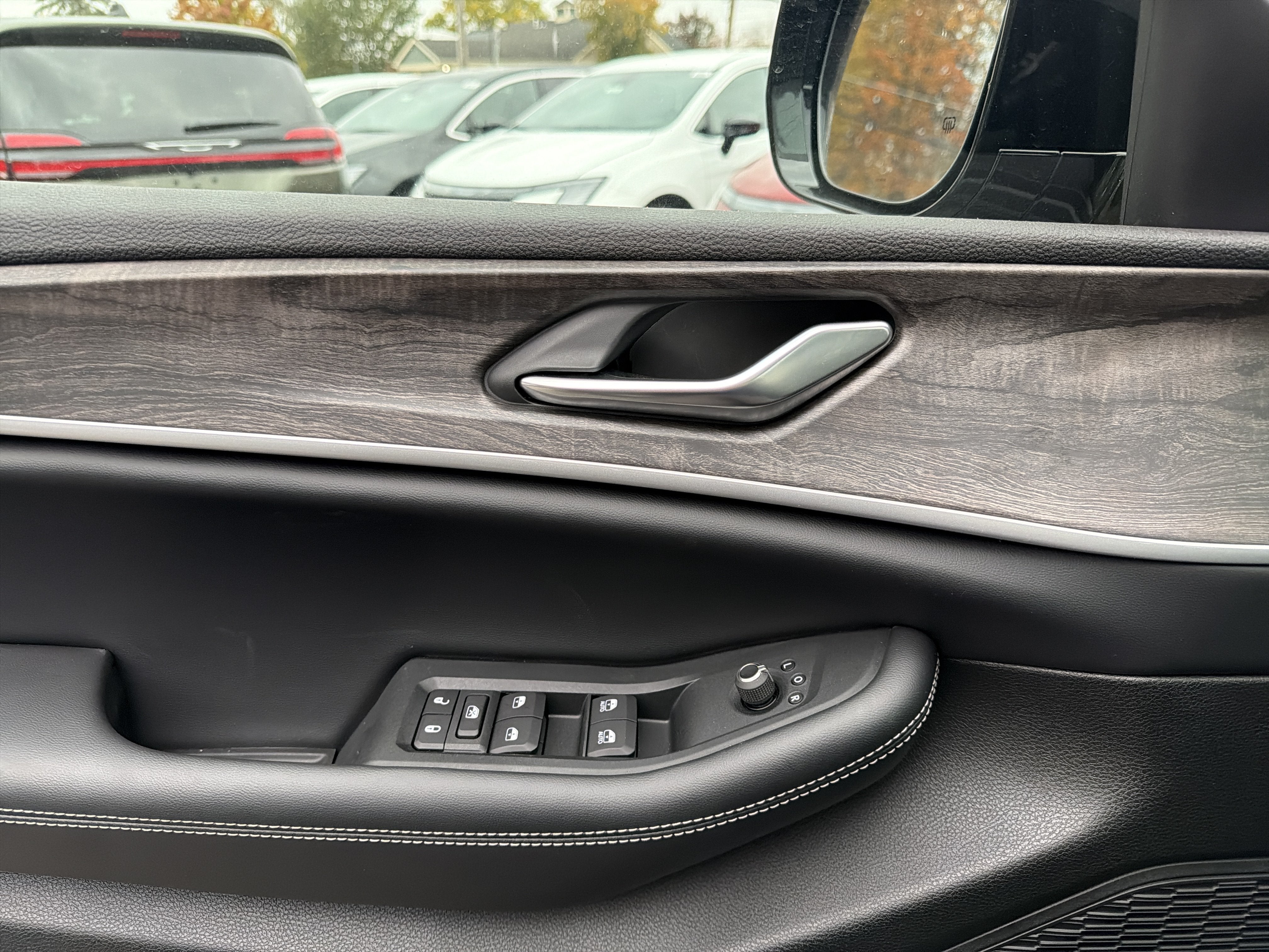 2027 Jeep Grand Cherokee Laredo Altitude