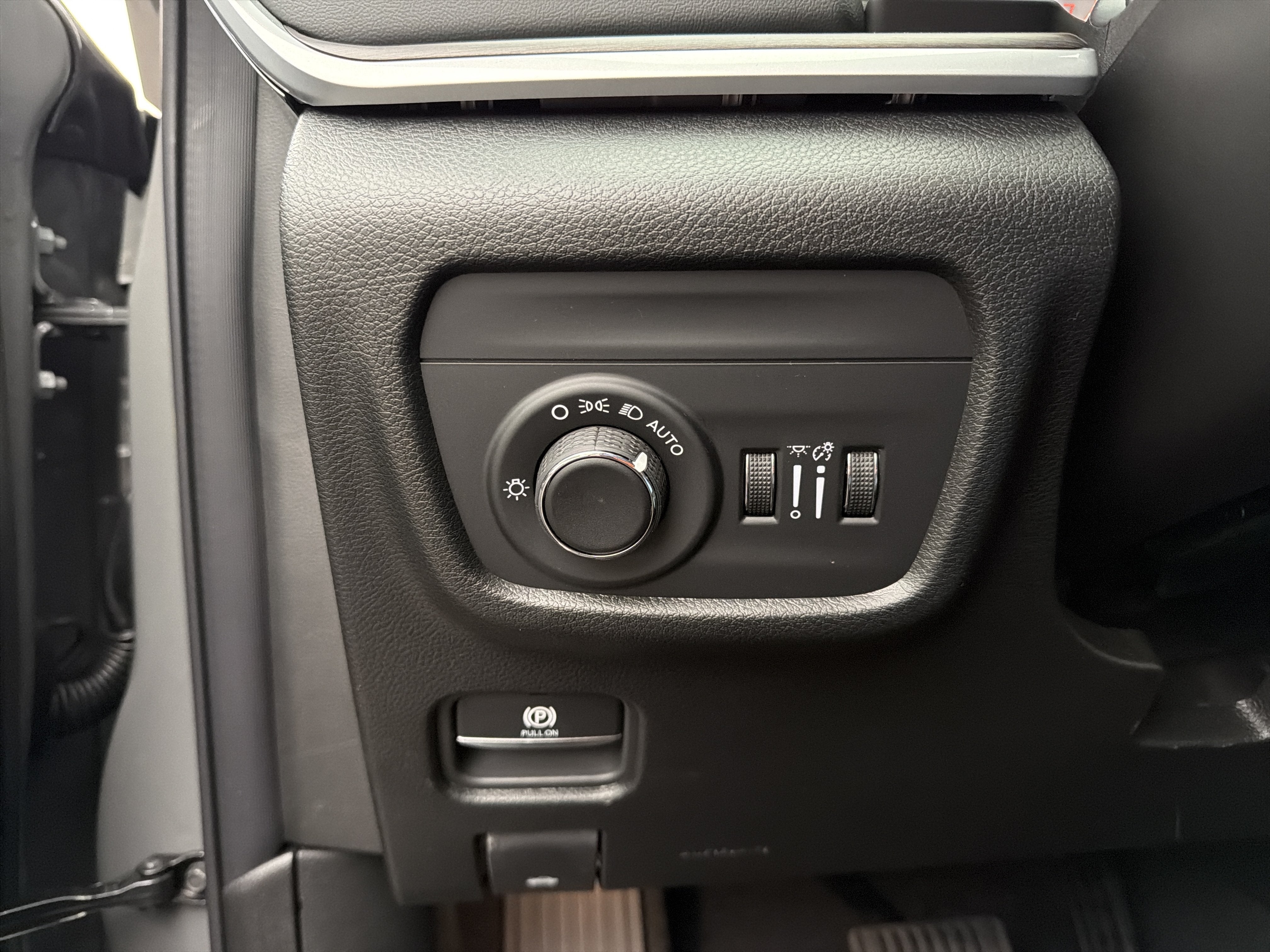 2027 Jeep Grand Cherokee Laredo Altitude