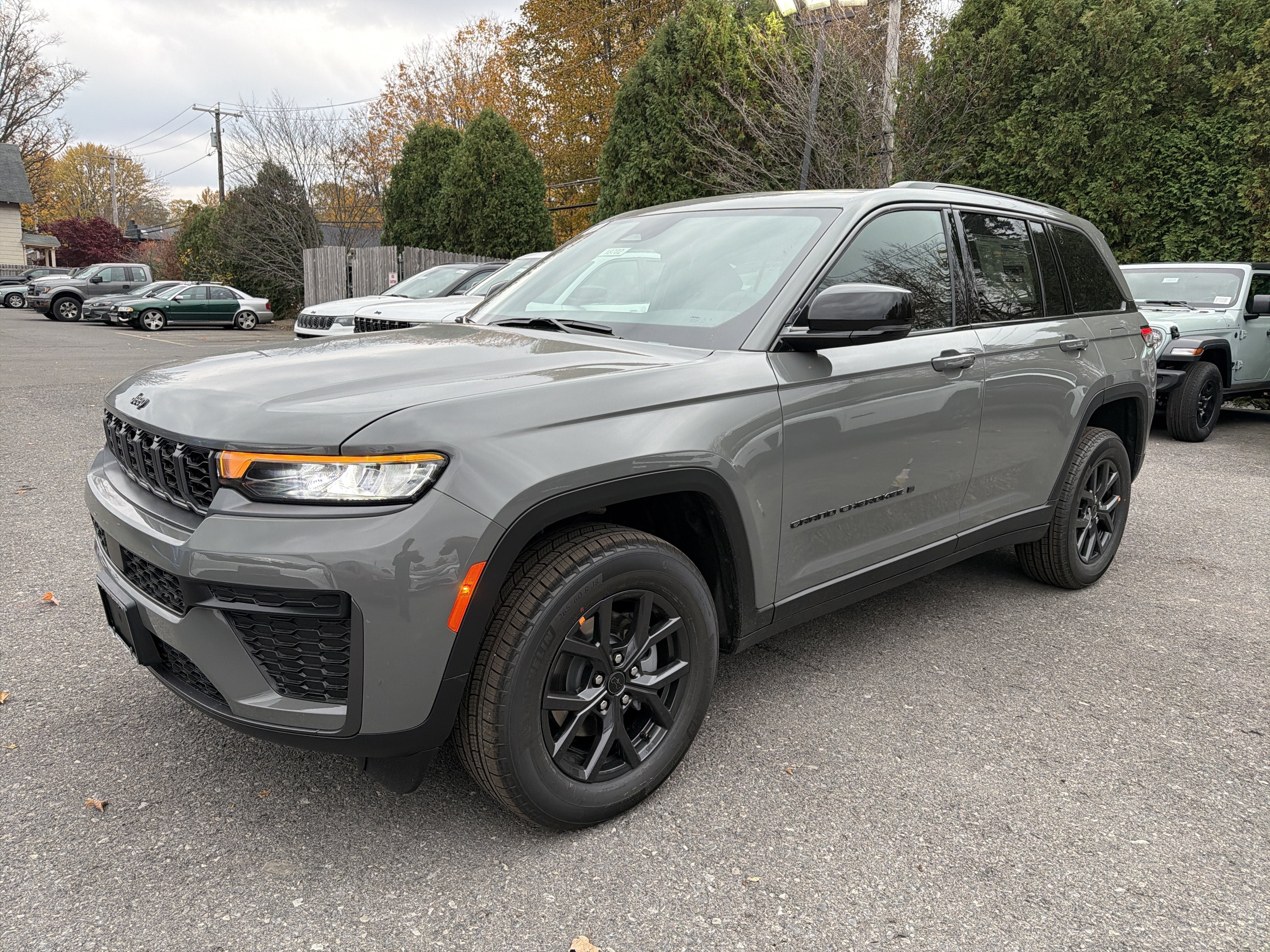 2027 Jeep Grand Cherokee Laredo Altitude