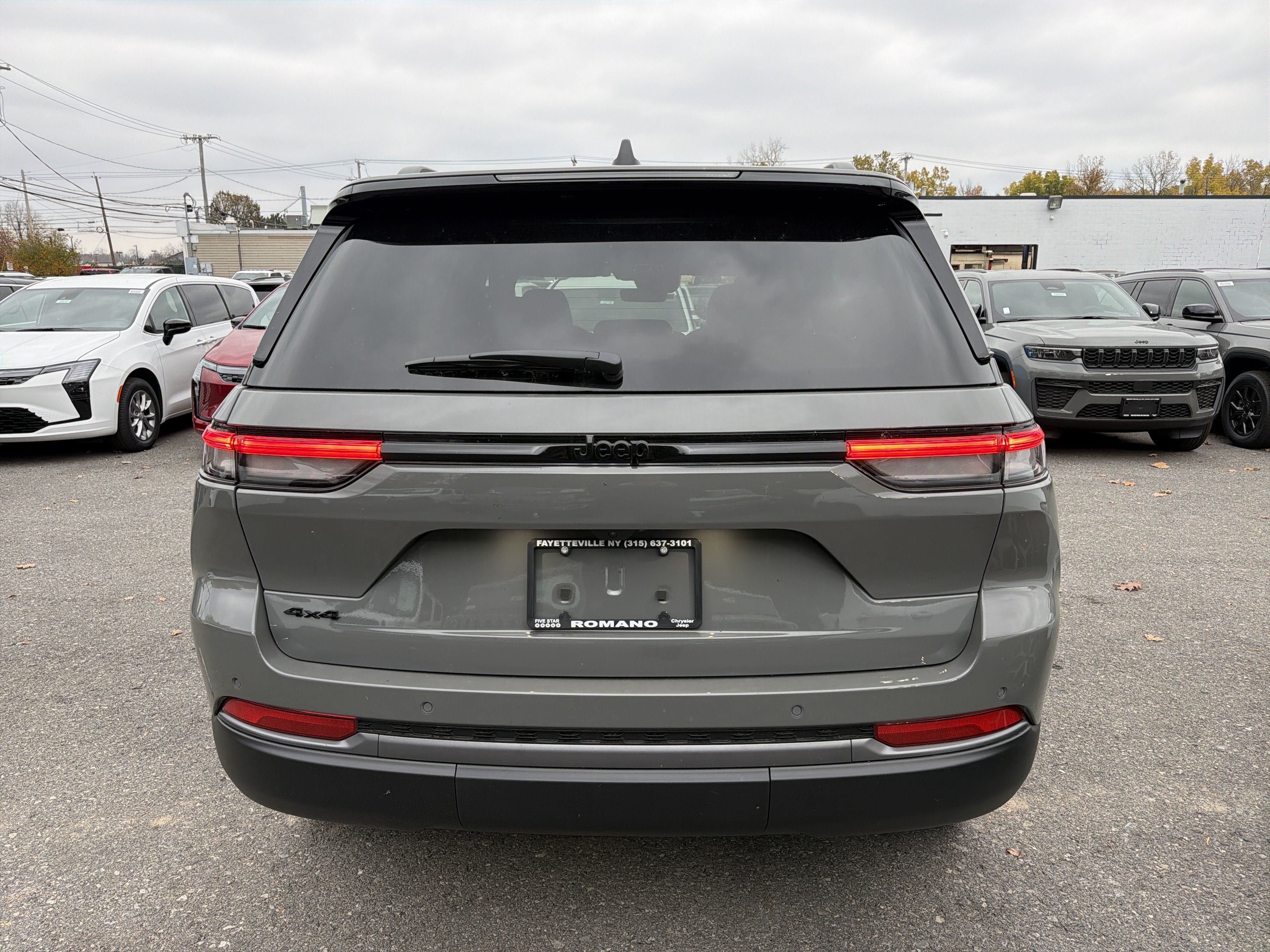 2027 Jeep Grand Cherokee Laredo Altitude