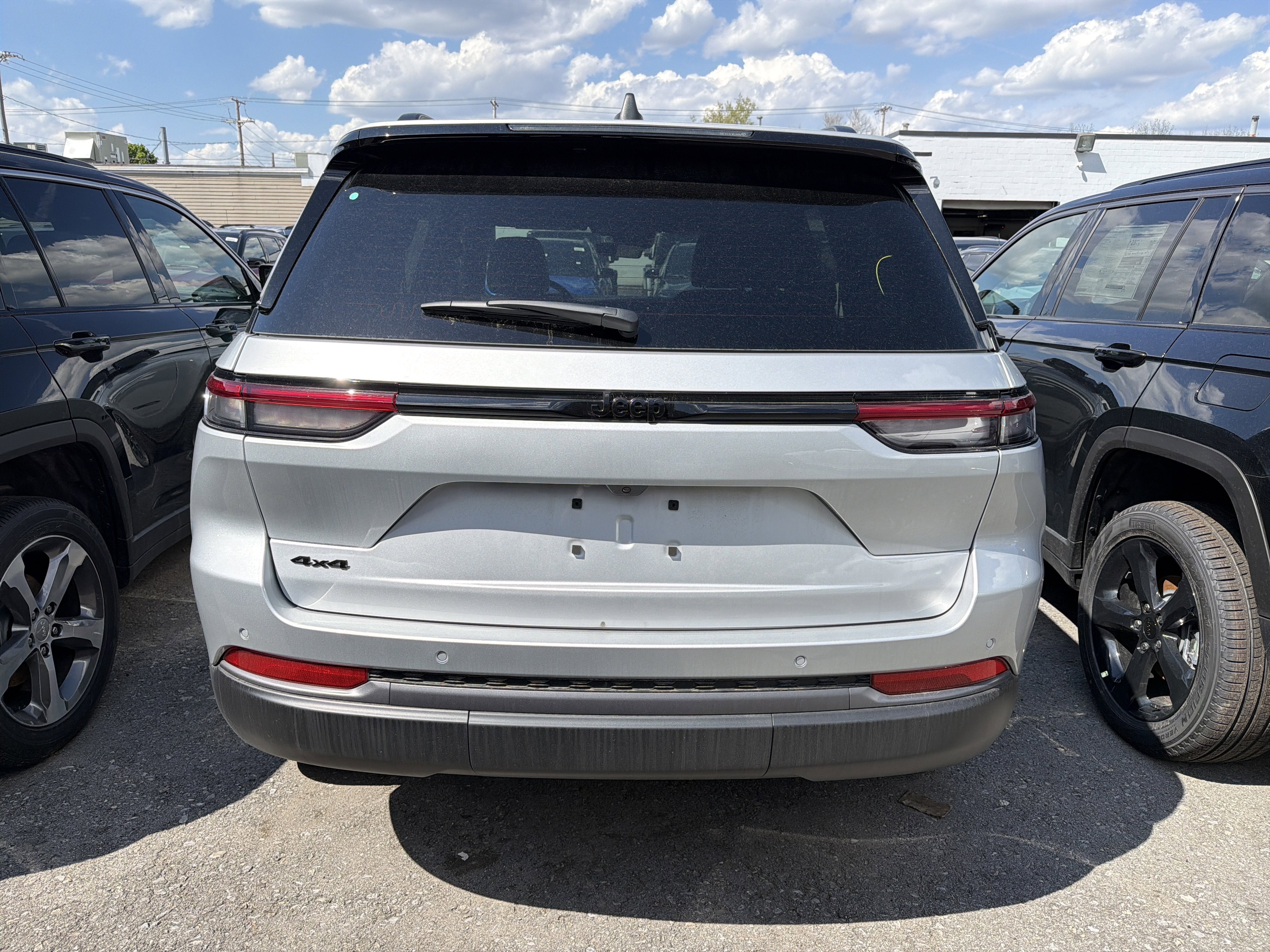 2026 Jeep Grand Cherokee Laredo Altitude