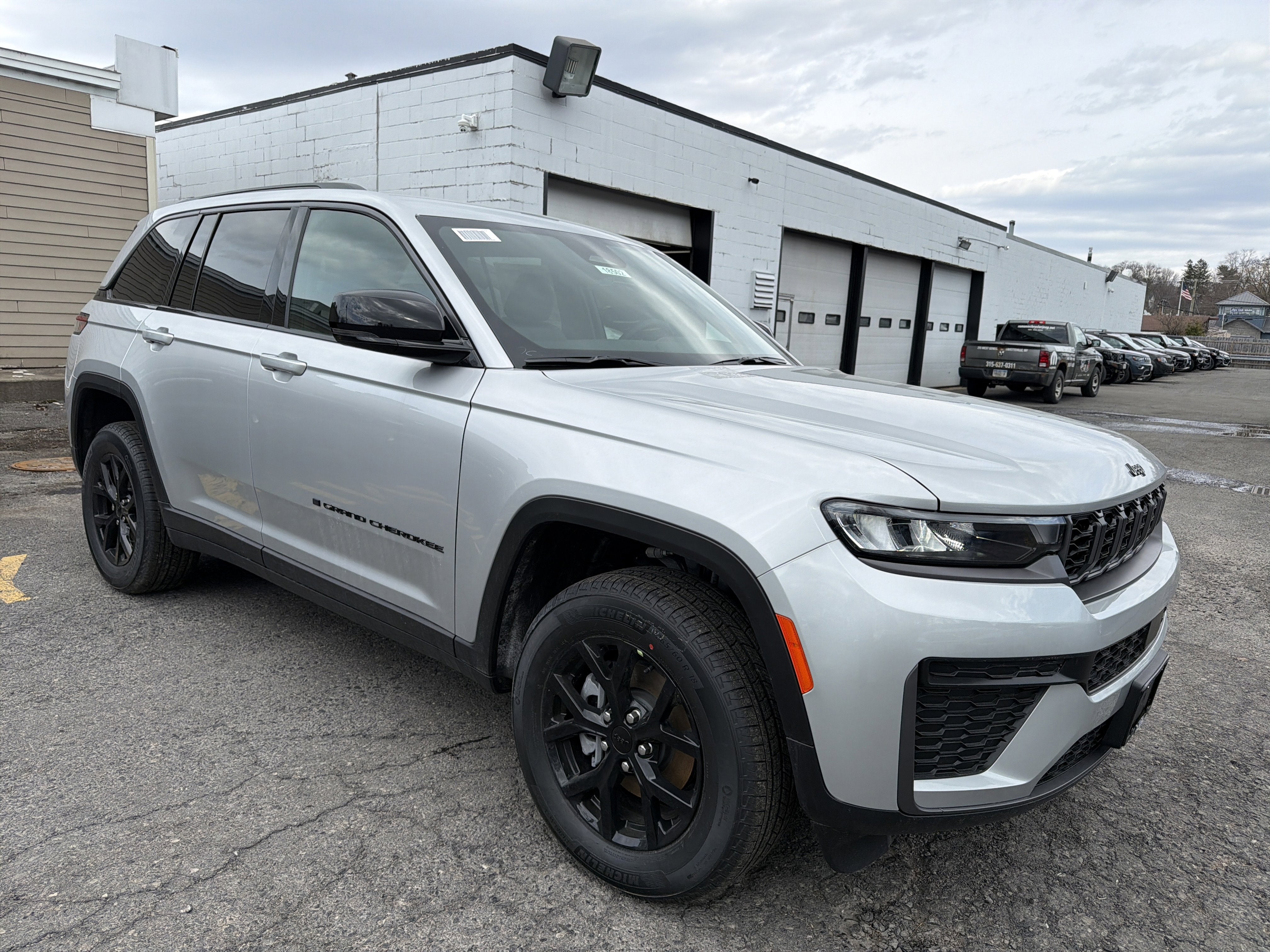 2026 Jeep Grand Cherokee Laredo Altitude