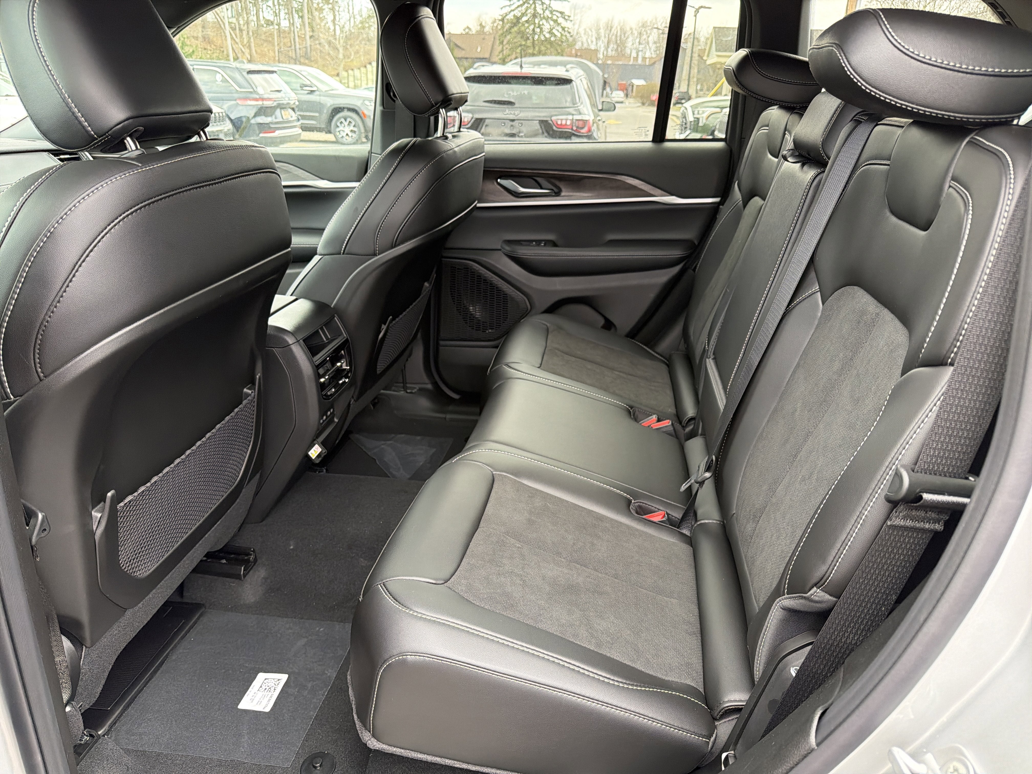 2026 Jeep Grand Cherokee Laredo Altitude