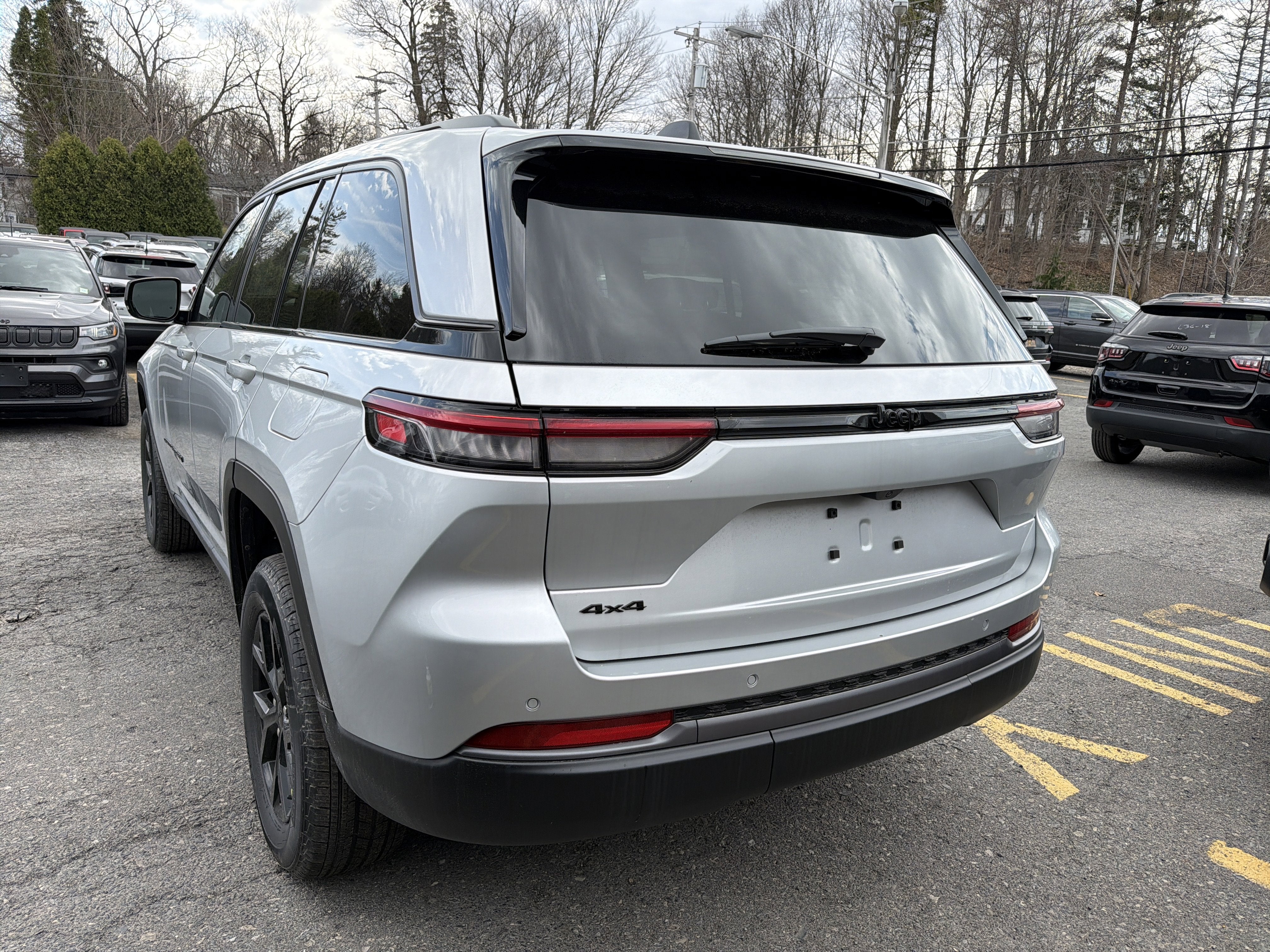 2026 Jeep Grand Cherokee Laredo Altitude