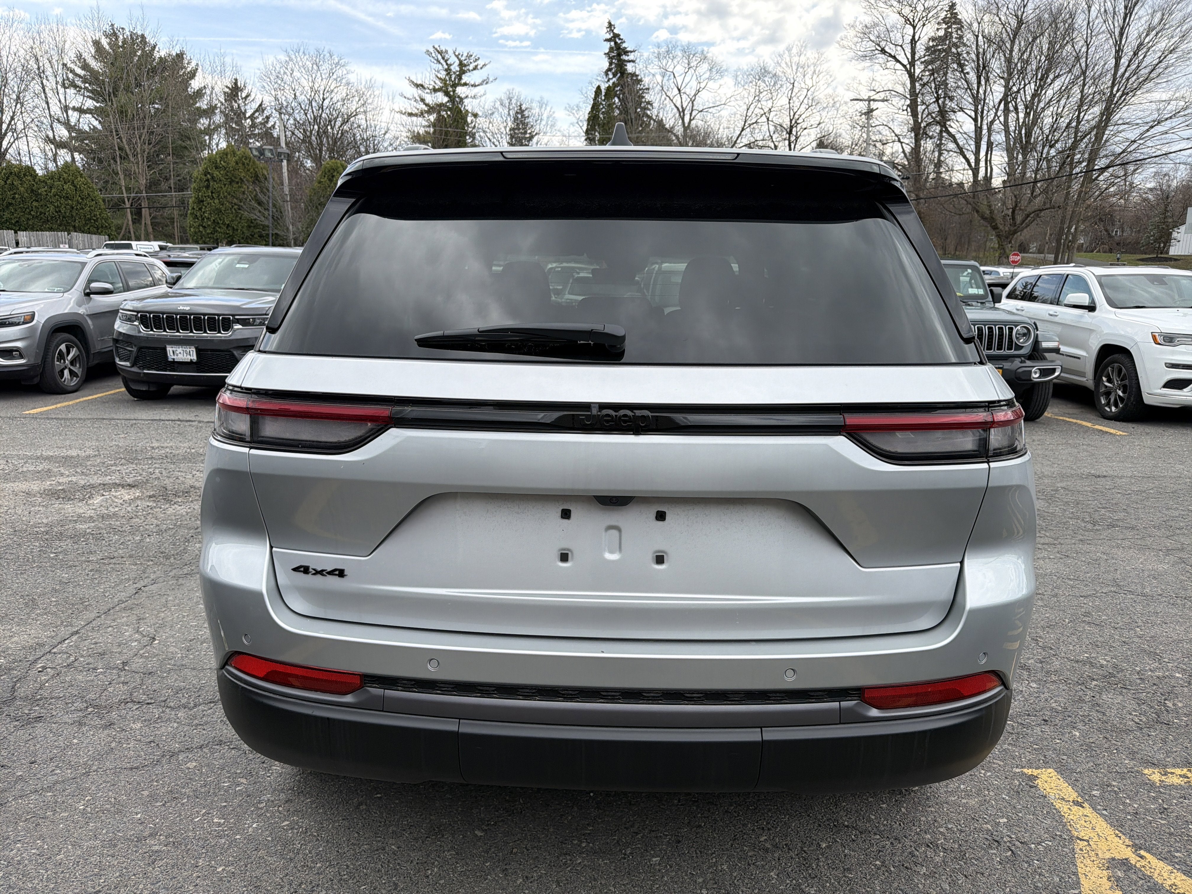 2026 Jeep Grand Cherokee Laredo Altitude