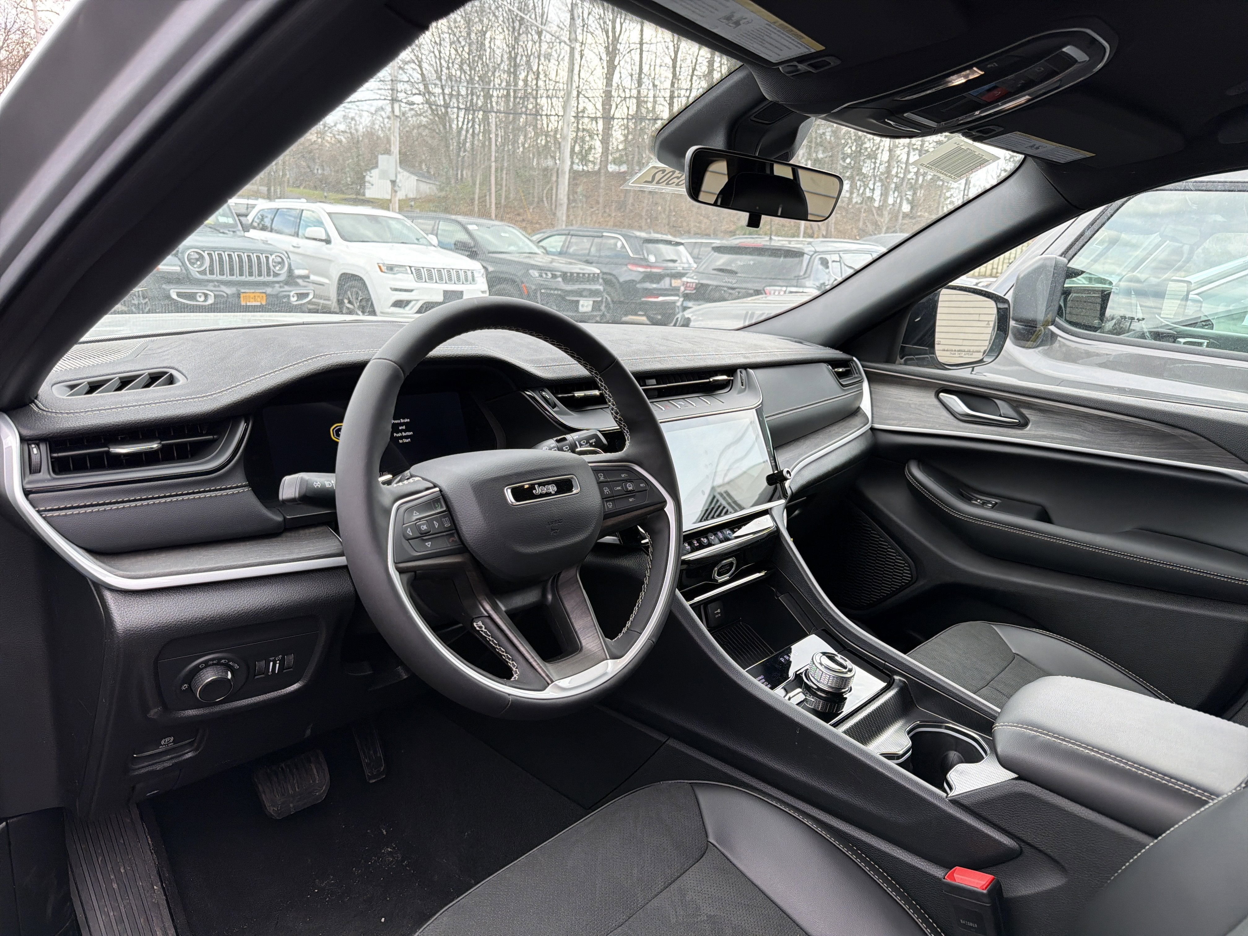 2026 Jeep Grand Cherokee Laredo Altitude