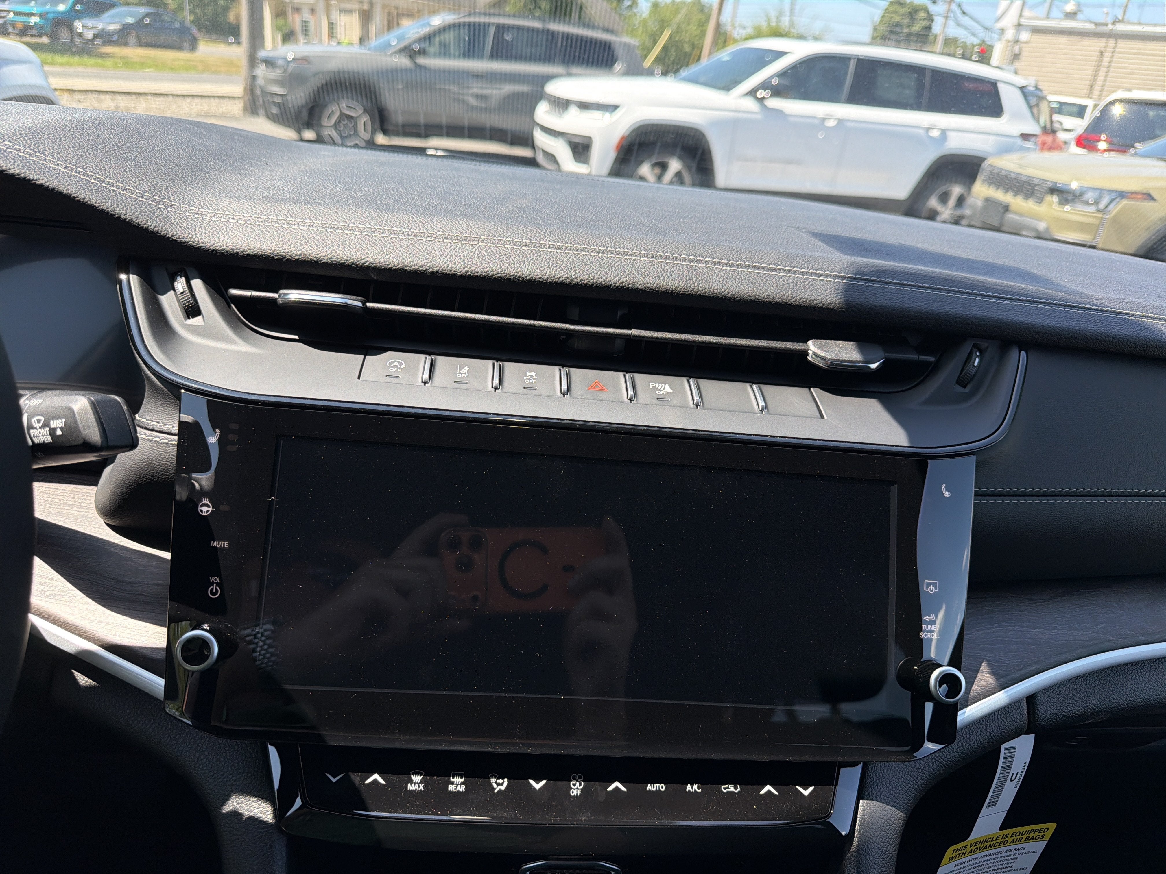 2026 Jeep Grand Cherokee Laredo Altitude