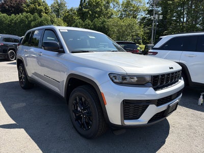 2026 Jeep Grand Cherokee Laredo Altitude