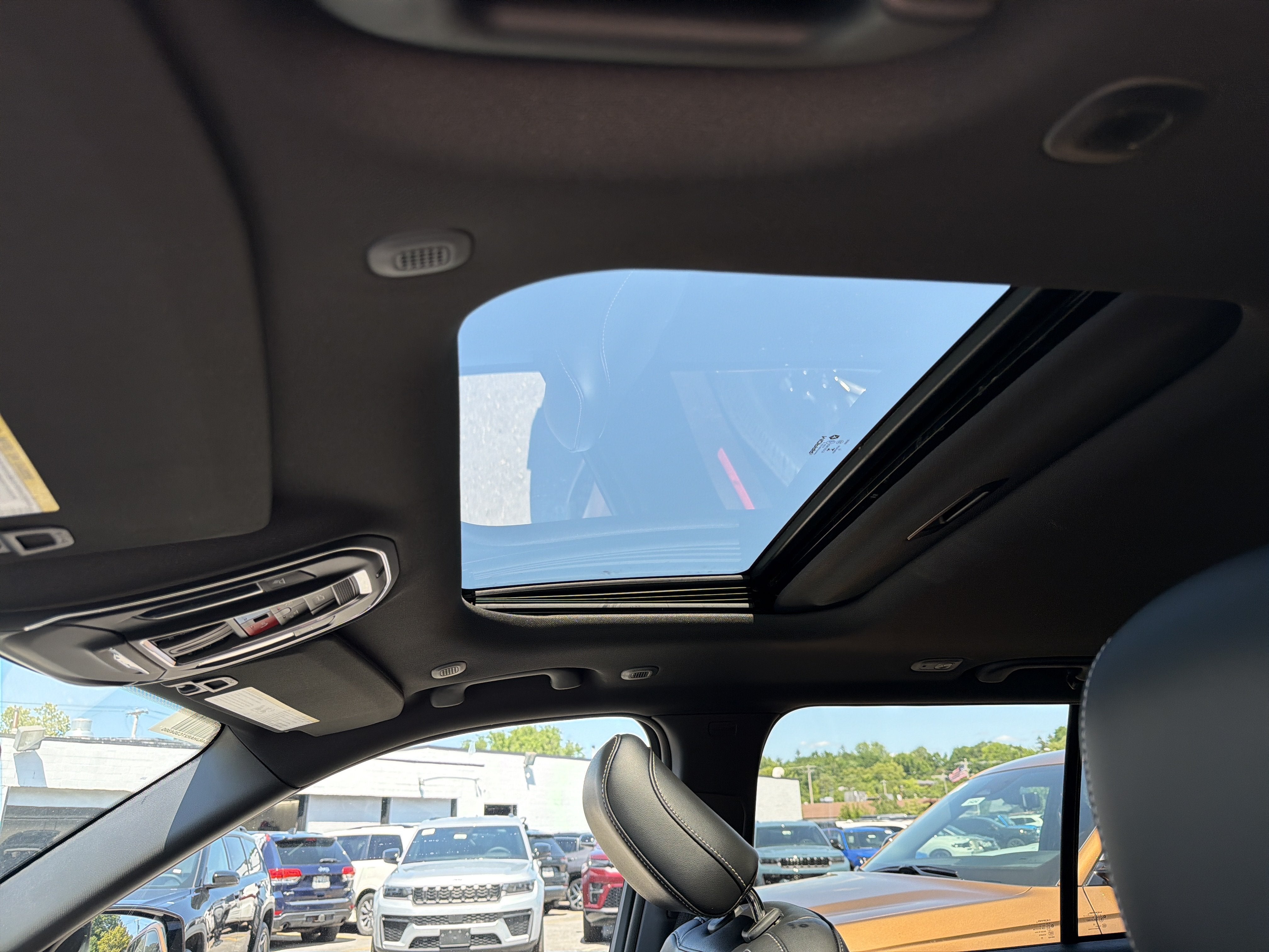 2026 Jeep Grand Cherokee Laredo Altitude