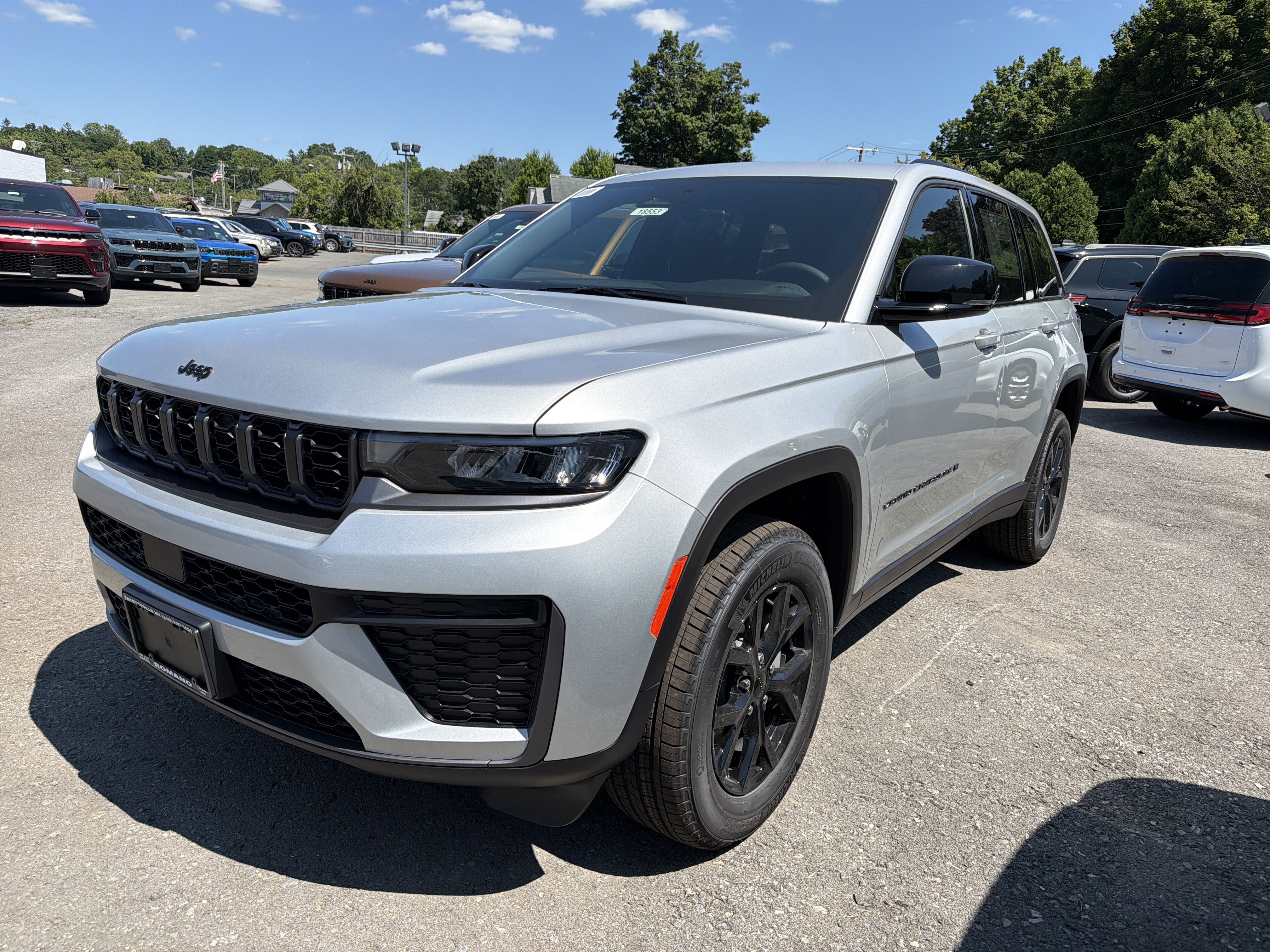 2026 Jeep Grand Cherokee Laredo Altitude