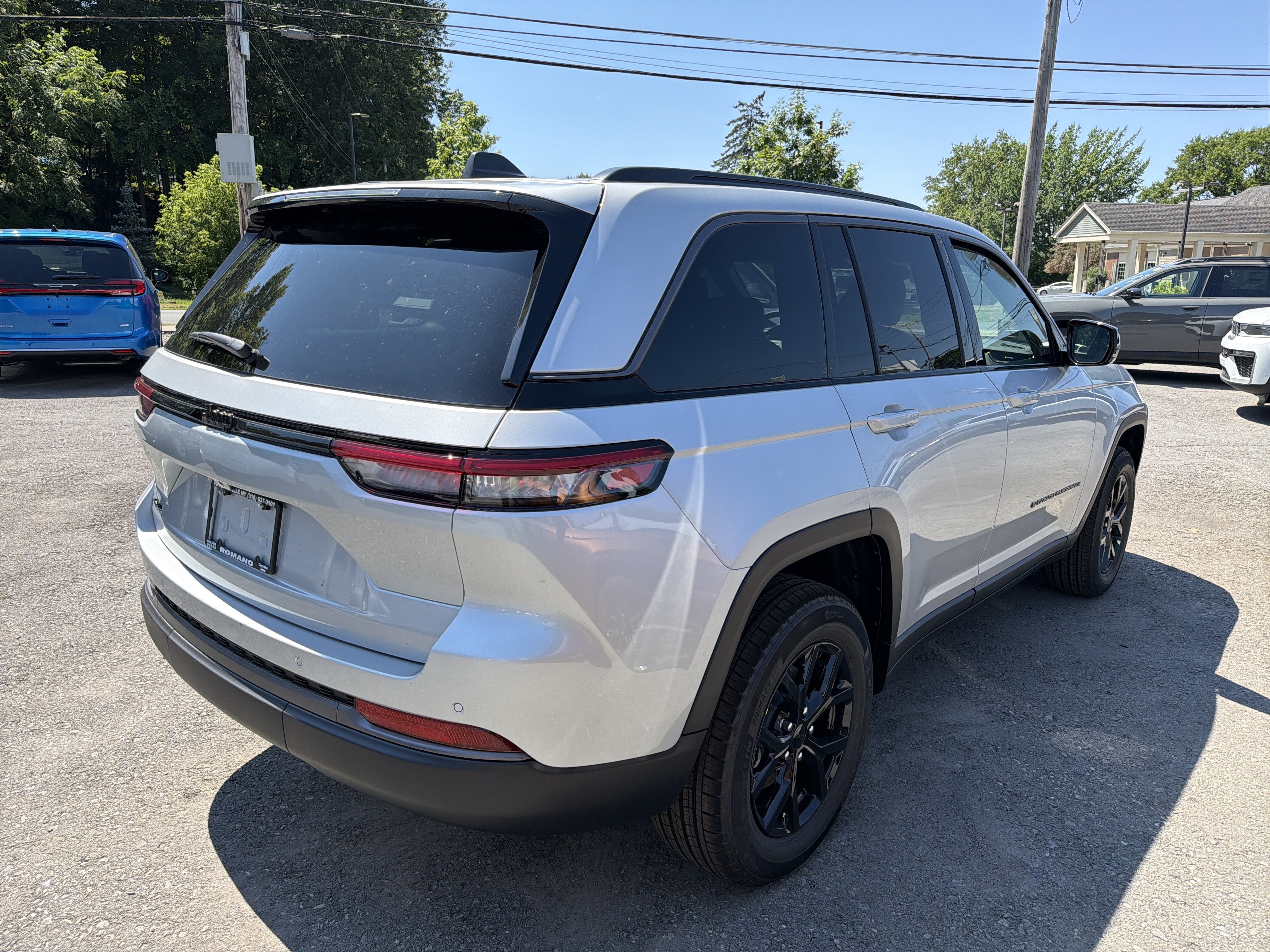 2026 Jeep Grand Cherokee Laredo Altitude