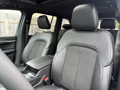2027 Jeep Grand Cherokee Laredo Altitude