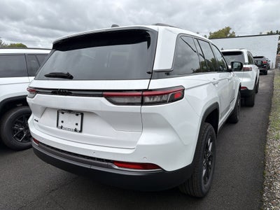2027 Jeep Grand Cherokee Laredo Altitude