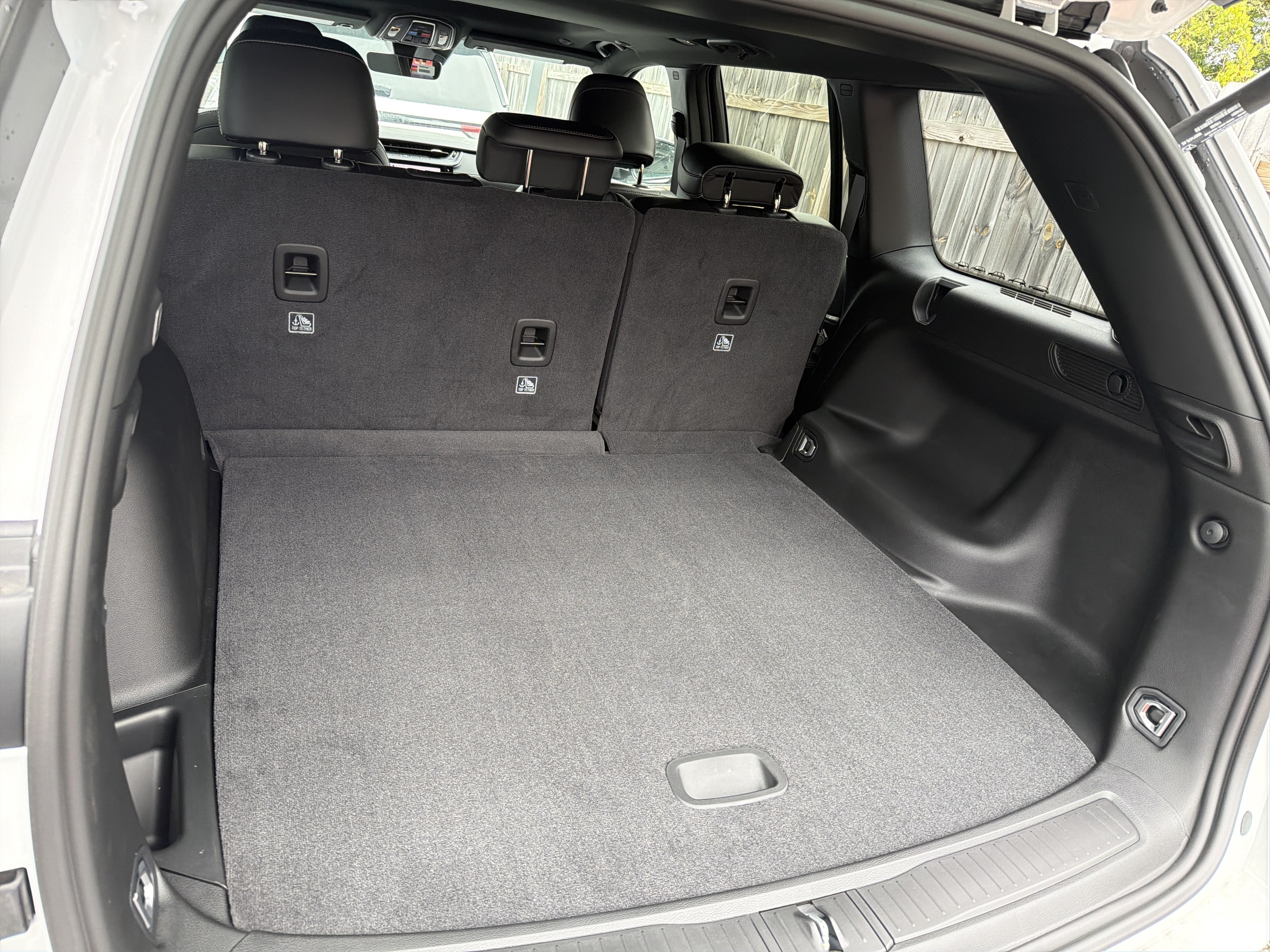 2027 Jeep Grand Cherokee Laredo Altitude