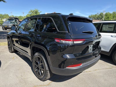 2026 Jeep Grand Cherokee Laredo Altitude