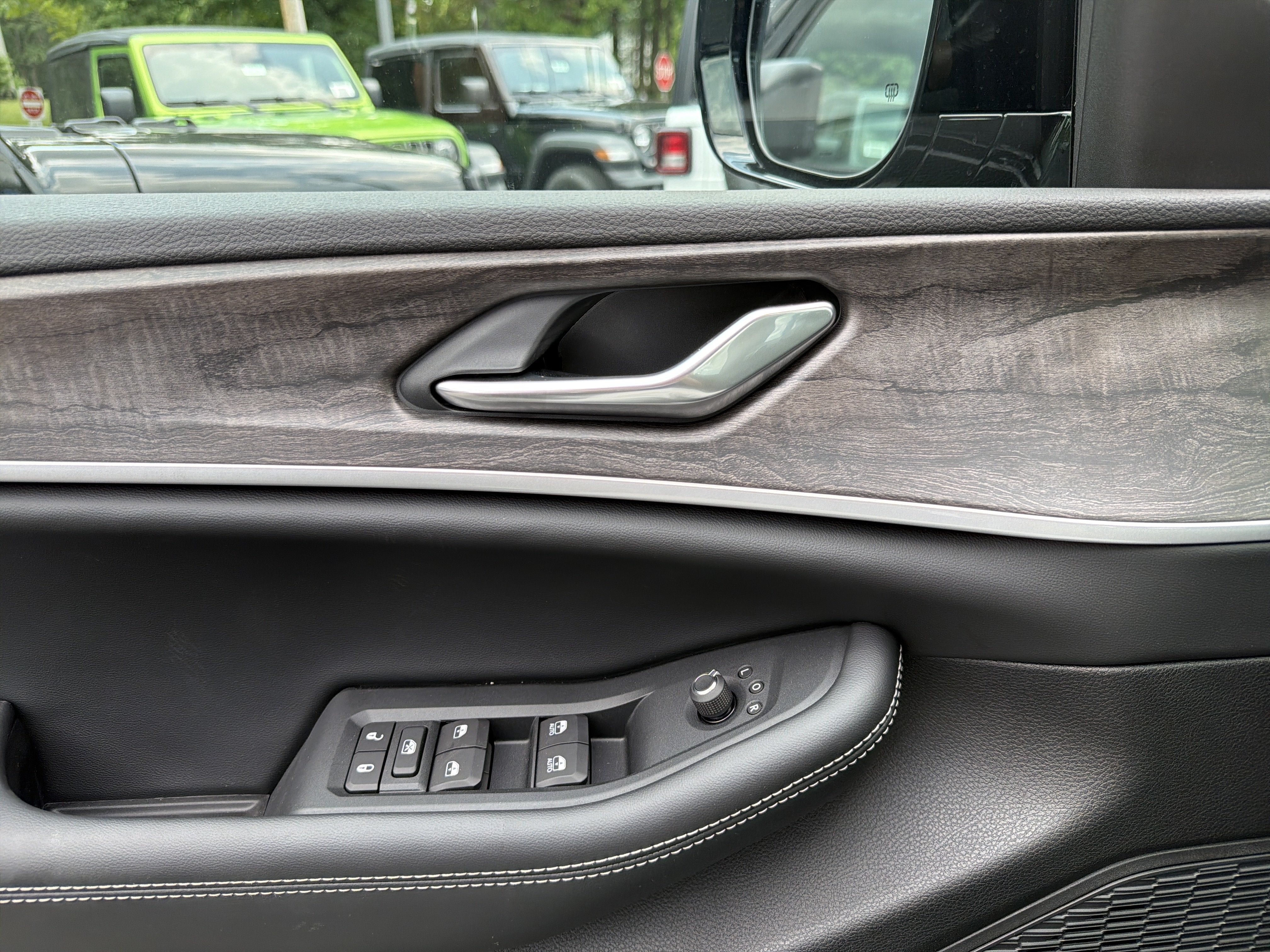 2026 Jeep Grand Cherokee Laredo Altitude