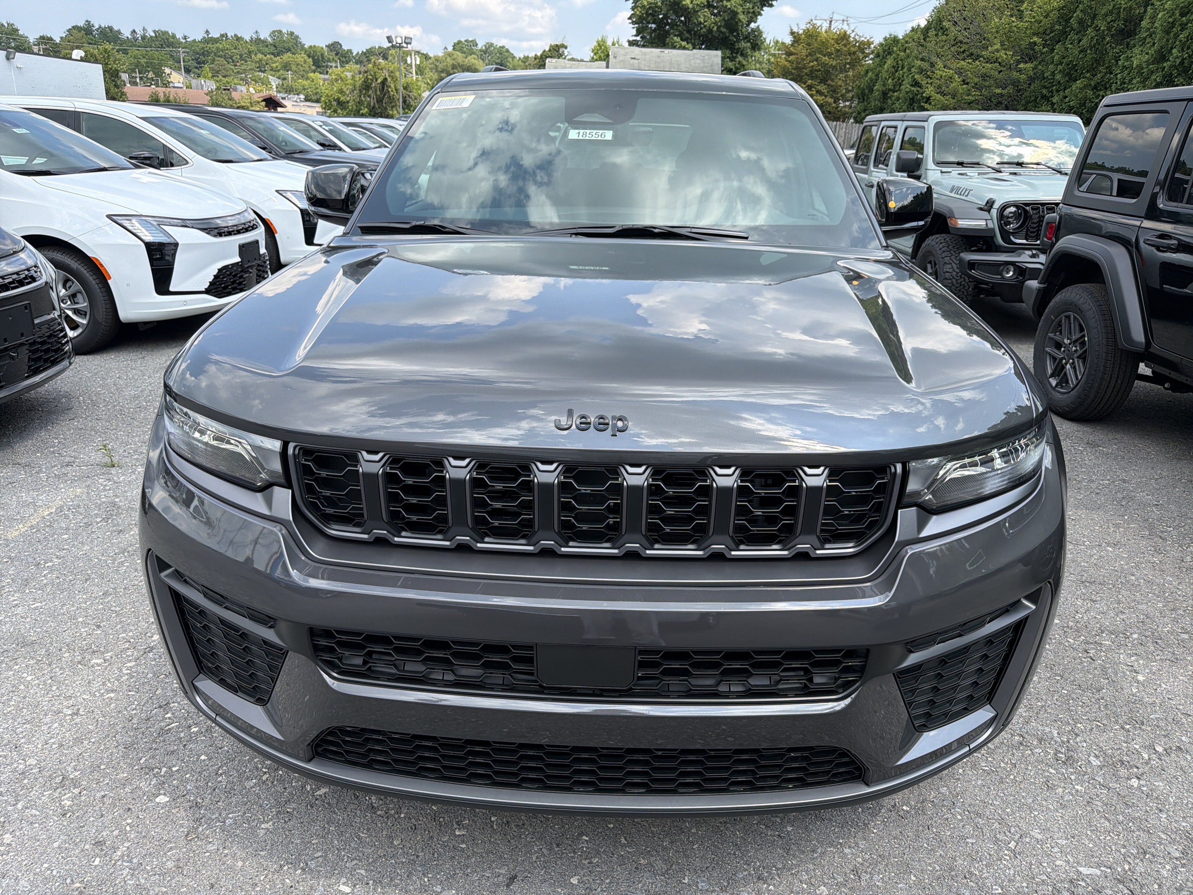 2026 Jeep Grand Cherokee Laredo Altitude