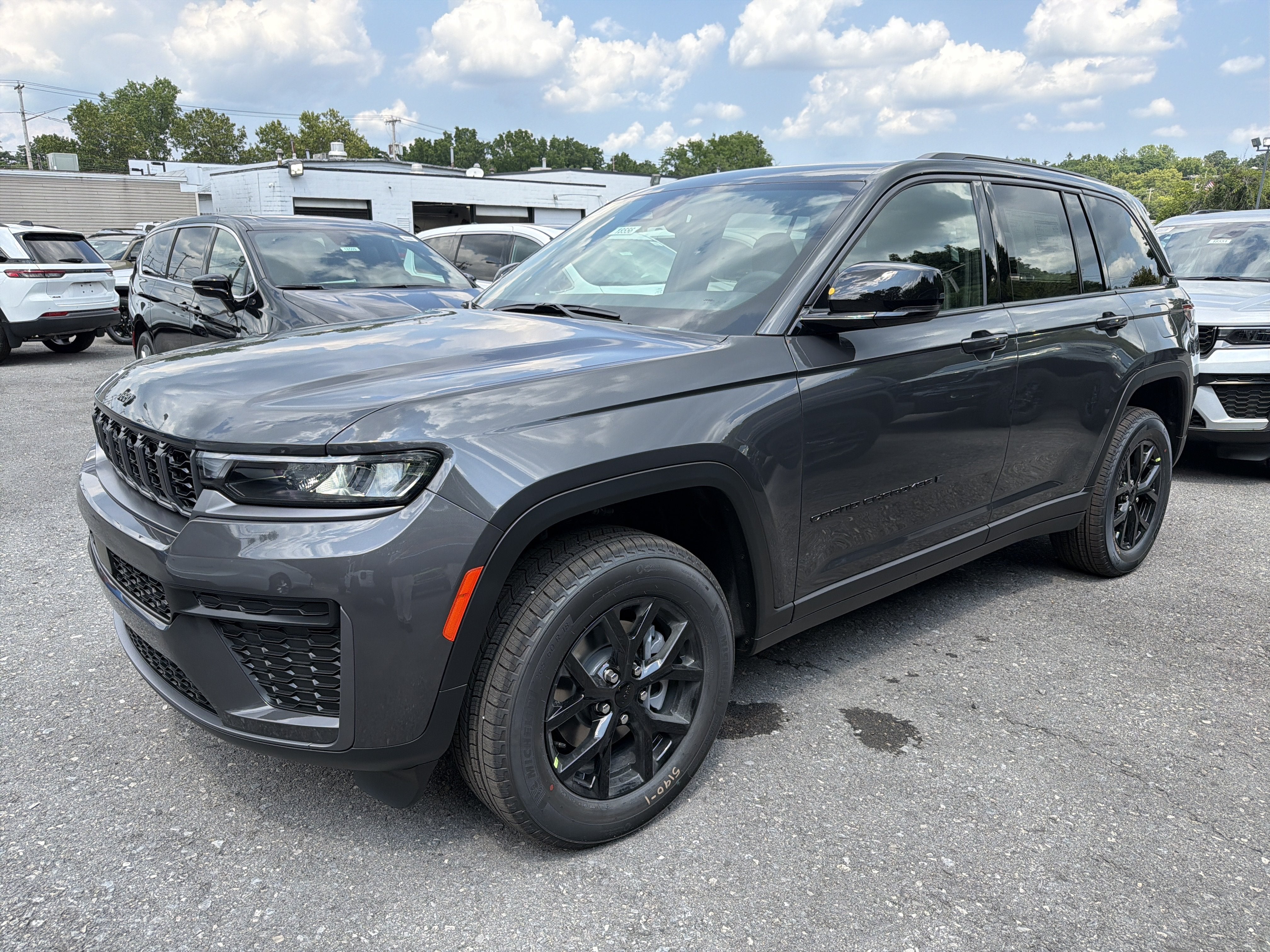 2026 Jeep Grand Cherokee Laredo Altitude