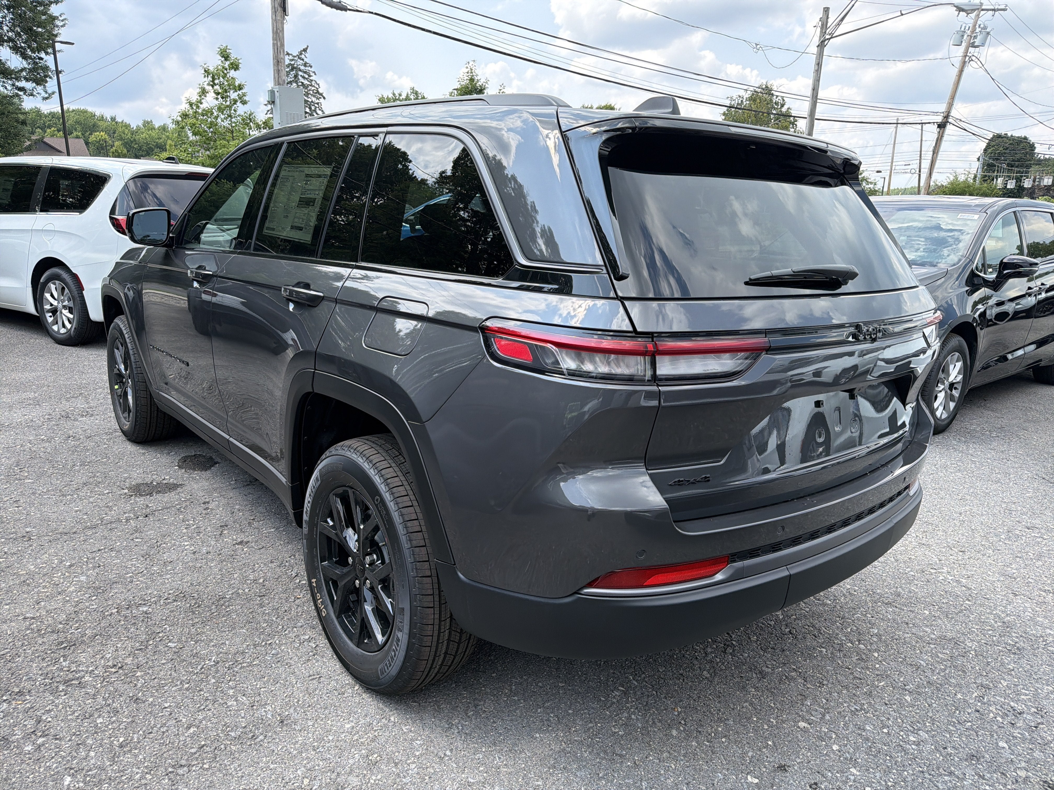 2026 Jeep Grand Cherokee Laredo Altitude