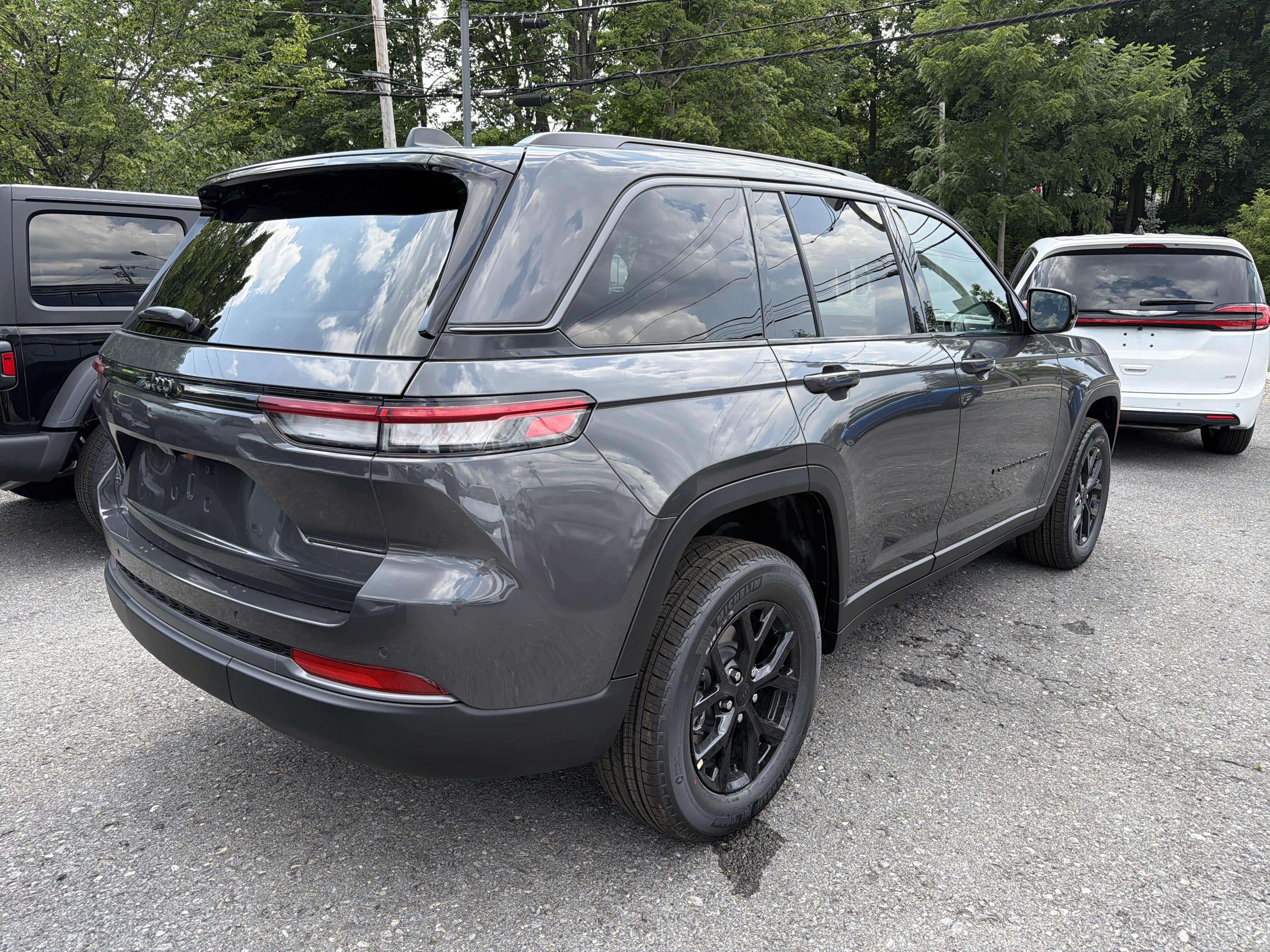 2026 Jeep Grand Cherokee Laredo Altitude