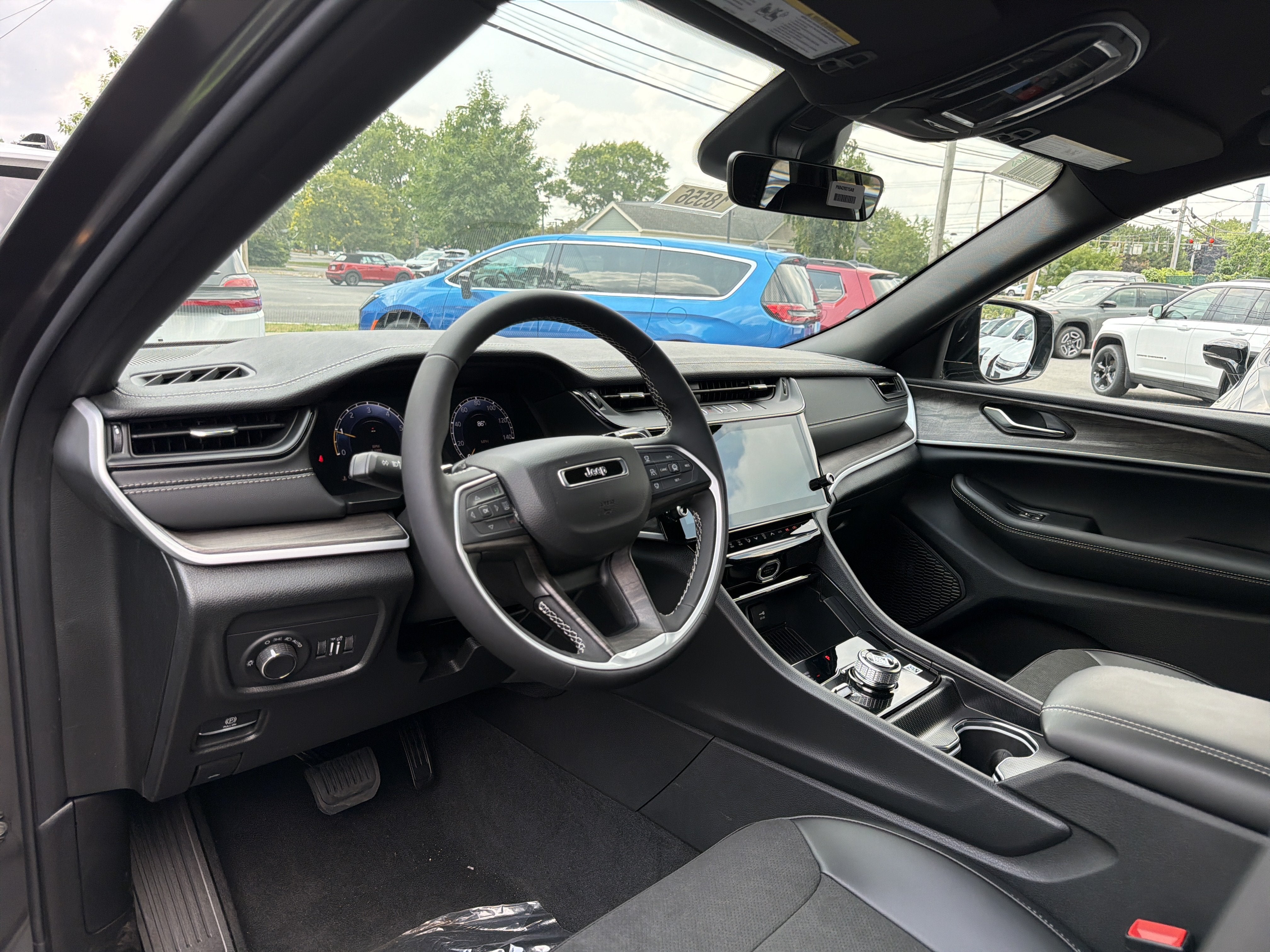 2026 Jeep Grand Cherokee Laredo Altitude