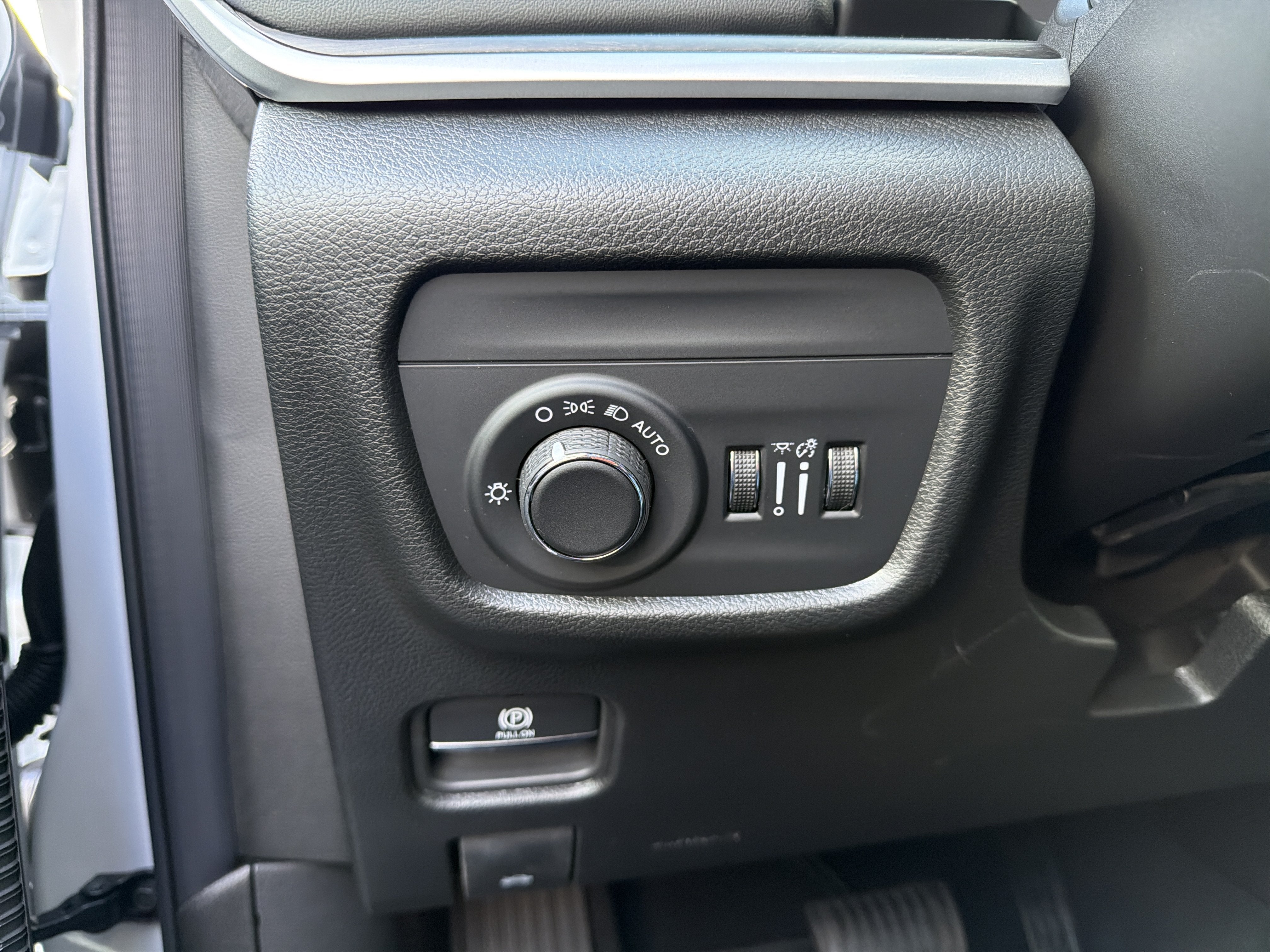 2027 Jeep Grand Cherokee Laredo Altitude