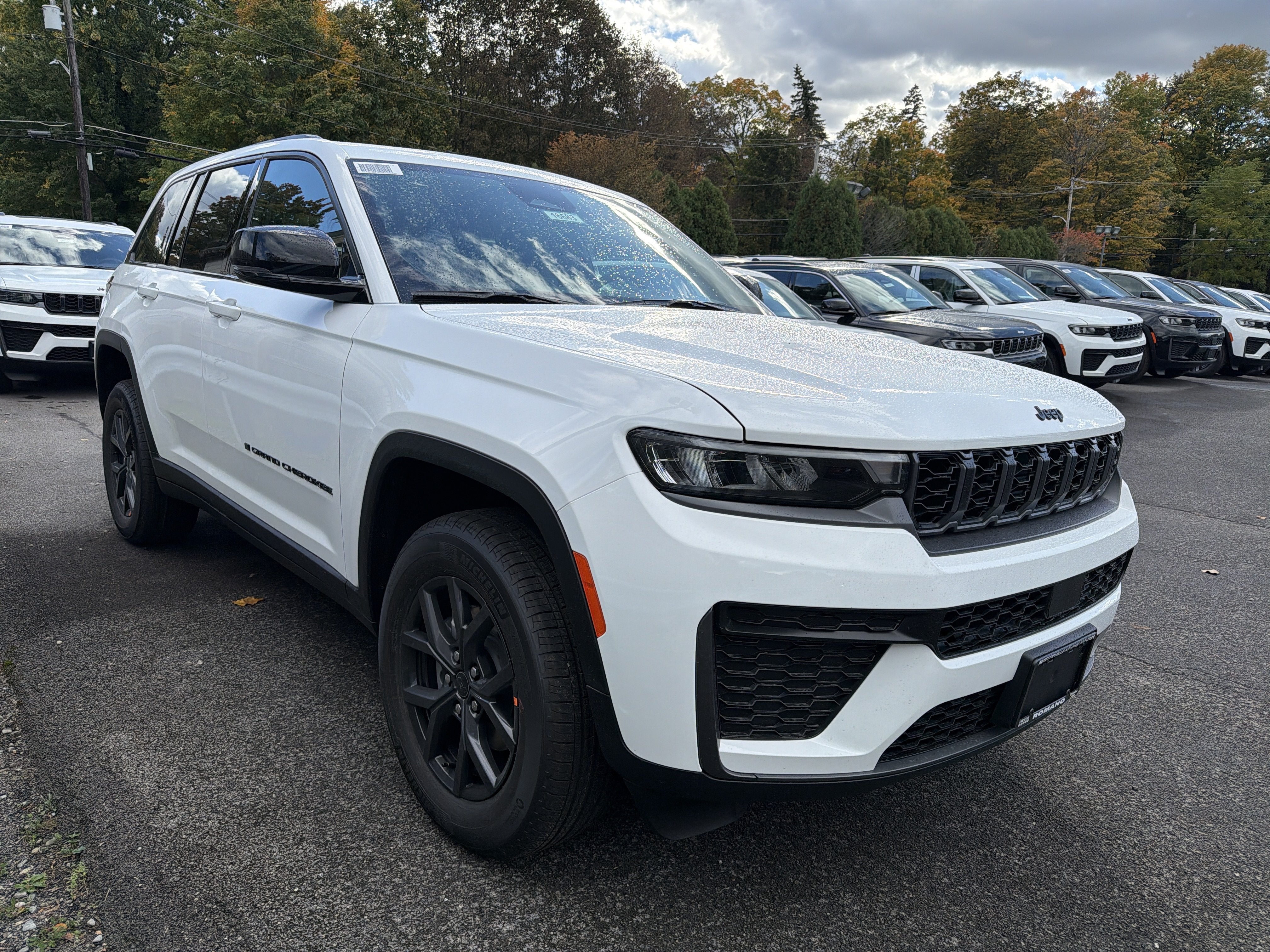 2027 Jeep Grand Cherokee Laredo Altitude