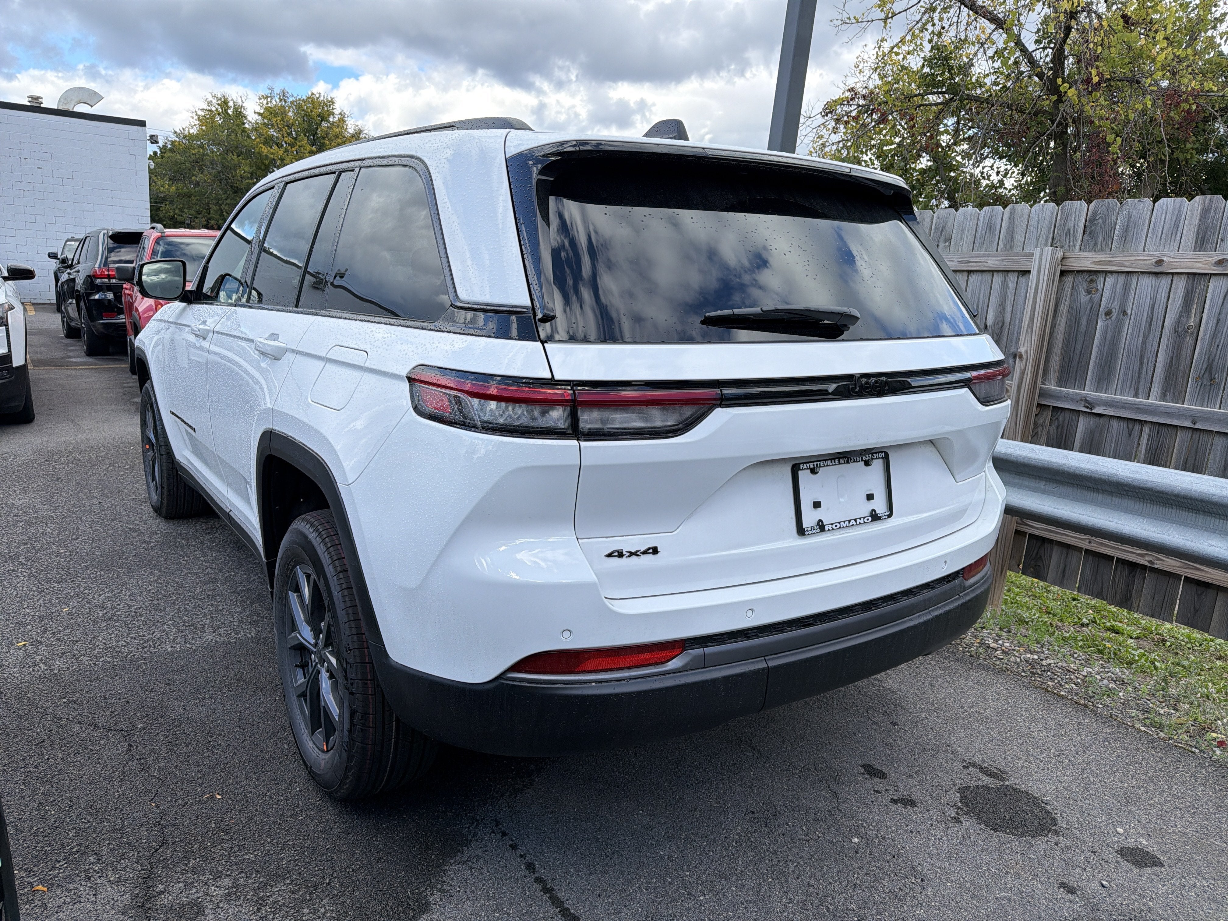 2027 Jeep Grand Cherokee Laredo Altitude